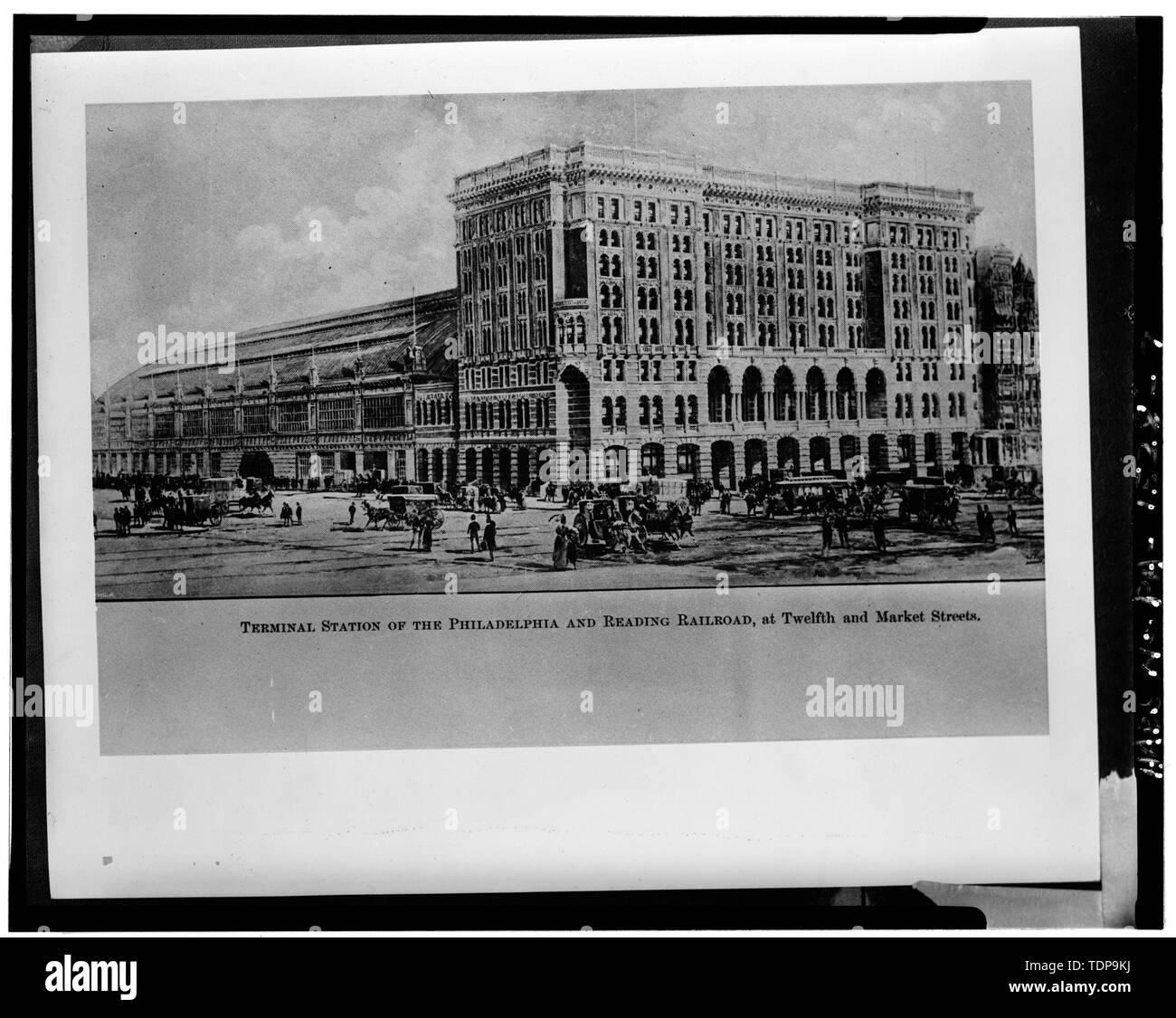 Fotokopie der circa architectural Rendering 1890 Der Bahnhof, mit freundlicher Genehmigung von Philadelphia City Archive, City Hall, Philadelphia, Pennsylvania, Philadelphia und Lesen Eisenbahn, Bahnhof, 1115-1141 Market Street, Philadelphia, Philadelphia County, PA Stockfoto