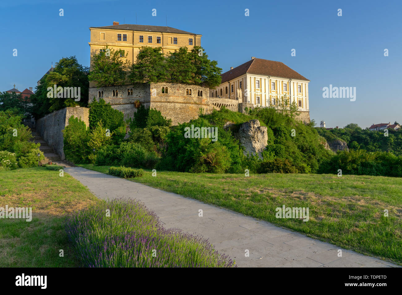 Die grünen Hügel Garten auf der Rückseite des Schlosses in Veszprem, Ungarn Stockfoto