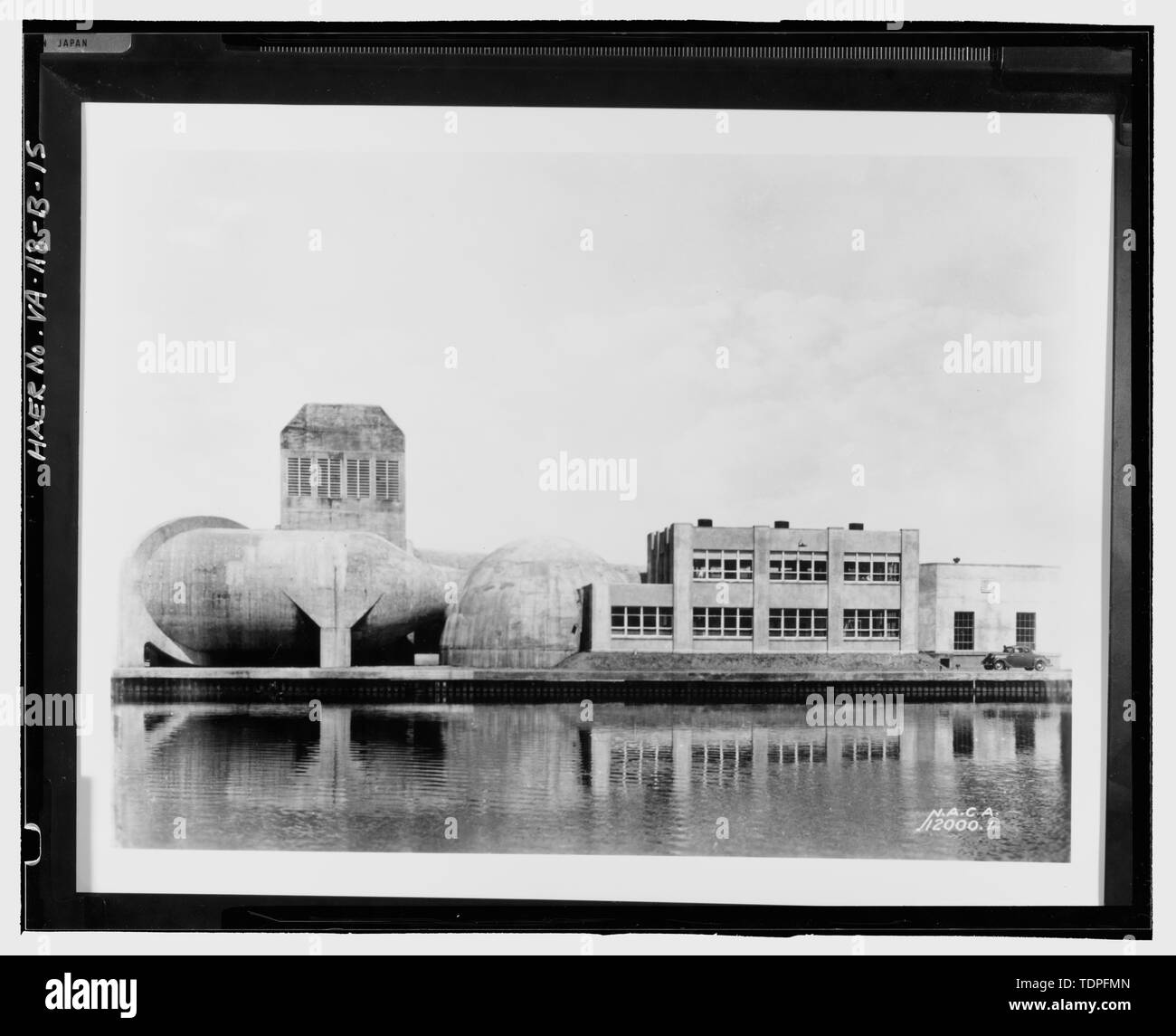 (Original im Langley Research Center, Hampton, VA (LaRC)) (L 12000.1) ERHÖHUNG VON 8 FUSS HOHE GESCHWINDIGKEIT WINDKANAL, C. 1935. - Die NASA Langley Research Center, 8 Fuß hohe Geschwindigkeit Windkanal, 641 Thornell Avenue, Hampton, Hampton, VA; Wang, Charissa Y, Feld Mannschaft; Durst, Donald M, Feld Mannschaft; Herrin, Dekan ein, Projektleiter; Lowe, Jet, Fotograf; Hardlines: Gestaltung und Abgrenzung, delineator; Stewart, Robert C, Historiker Stockfoto