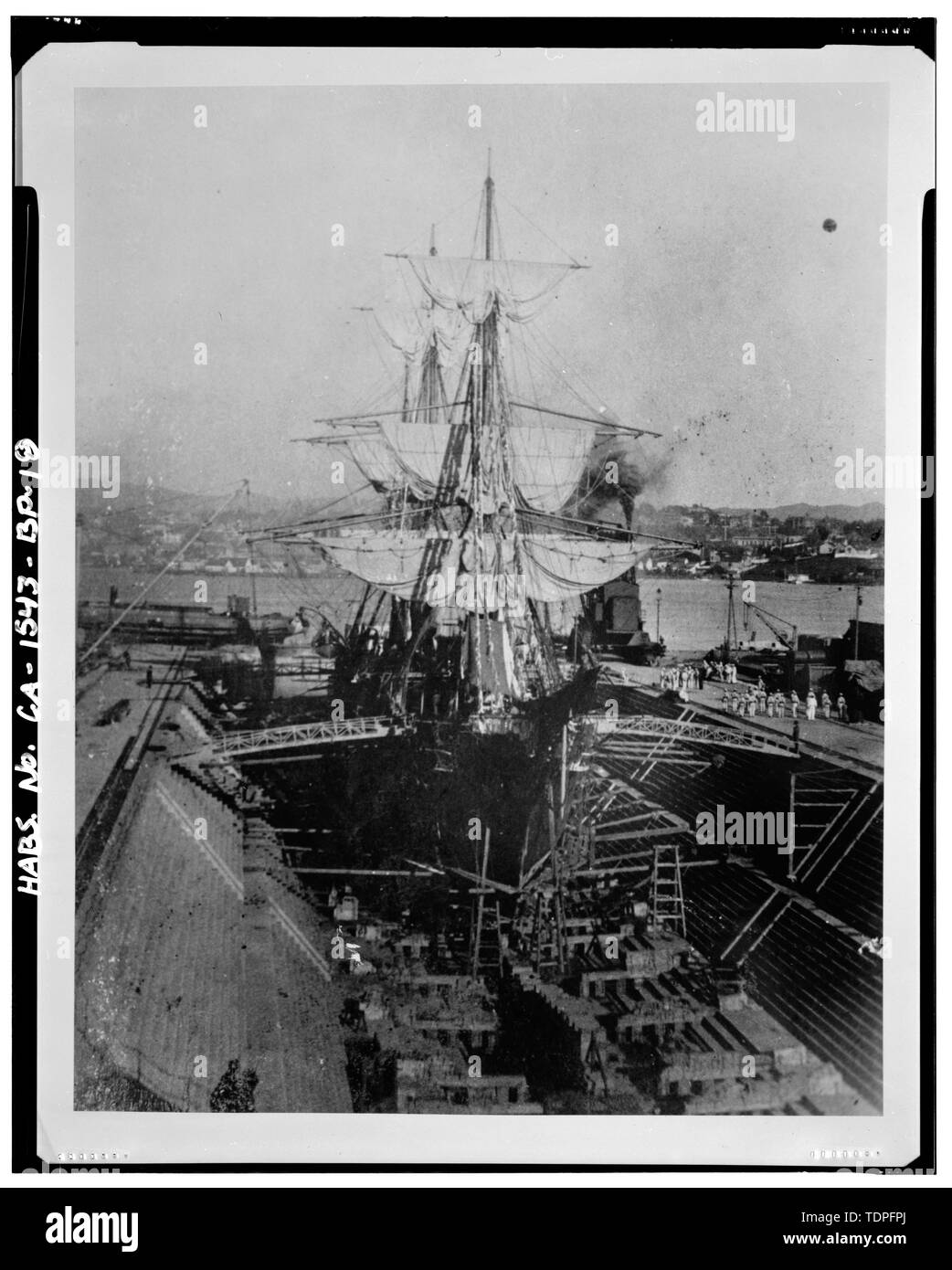 (Original im Mare Insel Archive). Original Fotograf unbekannt. Dry Dock 1 mit Segelschiff, 1899. - Mare Island Naval Shipyard, drydock Nr. 1, California Avenue, East Side in der Nähe von Ninth Street, Vallejo, Solano County, CA Stockfoto