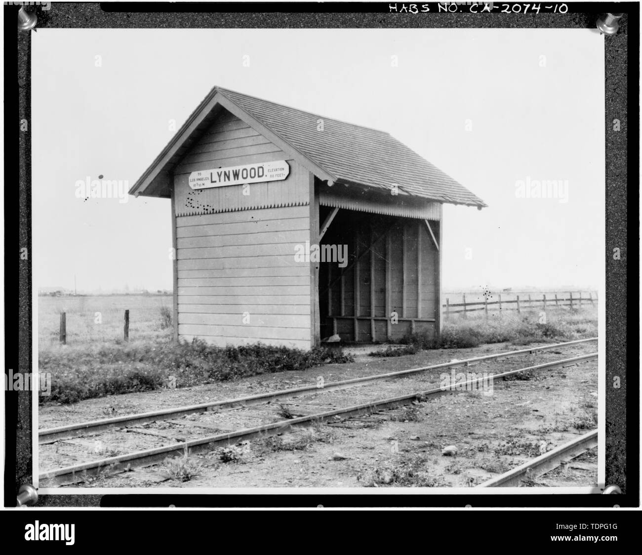 (Original Drucken von Southern Pacific Transportation Company) Ca. 1916, Fotograf unbekannt ANSICHT DES URSPRÜNGLICHEN PACIFIC ELECTRIC RAILWAY LYNWOOD TIERHEIM VERSCHÜTTEN - Lynwood Pacific elektrische Eisenbahn Depot, 11453 Long Beach Boulevard, Lynwood, Los Angeles County, CA Stockfoto