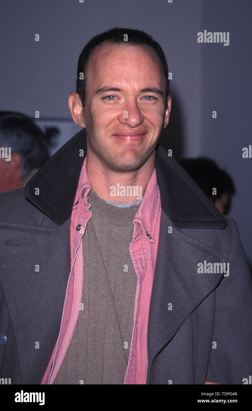 picture Tom Hanks Brother https www alamy de apr 08 1999 los angeles ca usa tom hanks bruder jim hanks das blut movie premiere bild chris delmaszuma draht image249431288 html