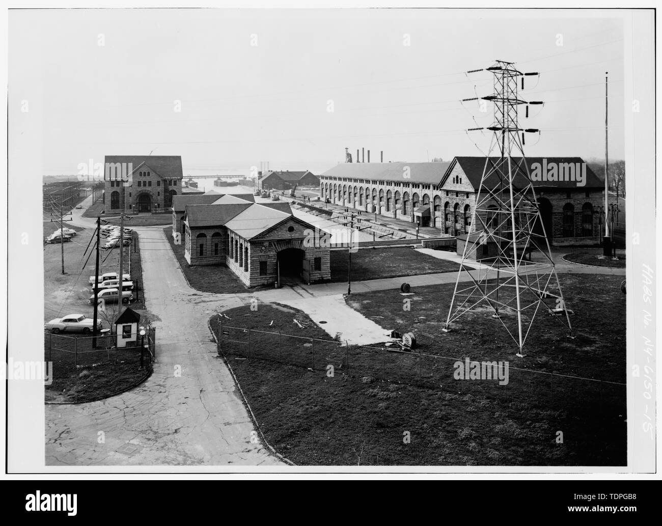 (Fotograf unbekannt, Datum unbekannt) ALLGEMEINE ANSICHT VON SÜDOSTEN - Edward D. Adams Station Kraftwerk, Niagara River und Buffalo Avenue, Niagara Falls, Niagara County, NY Stockfoto