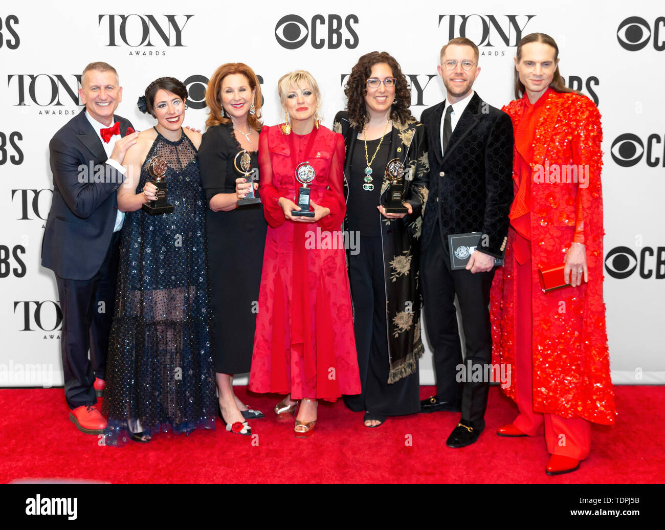 New York, NY - Juni 09, 2019: Besetzung der'Hadestown' Sieger in der Kategorie "Bestes Musical" stellt in der Presse Zimmer auf dem 73. jährlichen Tony Awards in der Radio City Music Stockfoto