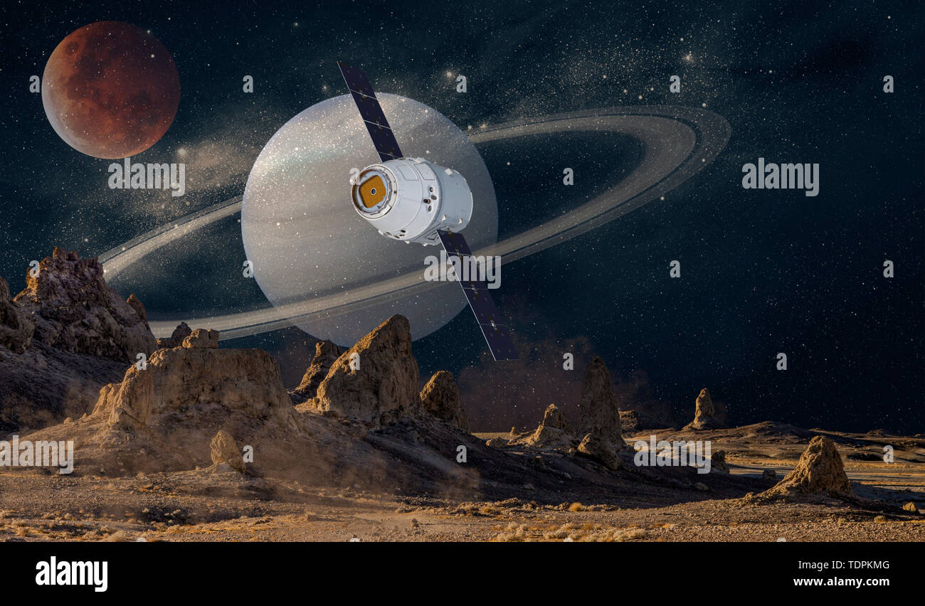 ViView von Saturn und Mond und Satelliten von der Oberfläche des Mars, ein zusammengesetztes Bild Stockfoto