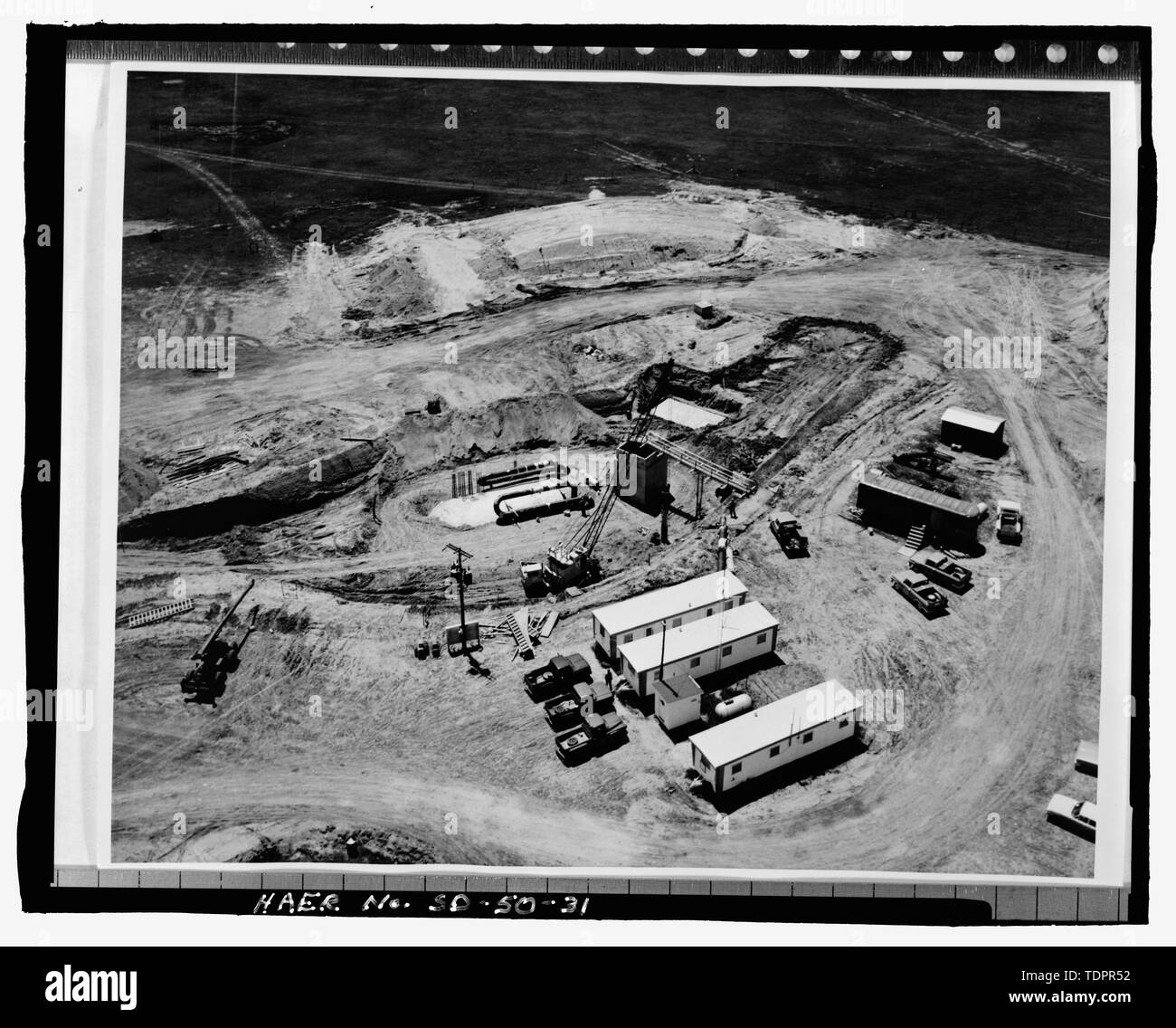 Fotografische Kopie von Foto (Ca. 1962, Original im Besitz der Armee Korps der Ingenieure, Ft. Belvoir, Virginia) Fotograf unbekannt. Luftaufnahme von Ei des Launch Control Center, fast begraben - Ellsworth Air Force Base, Delta Flug, 10 km Radius um Exit 127 off Interstate 90, Innenraum, Jackson County, SD; Hess, Roise und Unternehmen, Auftragnehmer; Wegman-French, Lysa, Sender; Lyon, Robert, Fotograf; Lauber, John W, Historiker Stockfoto
