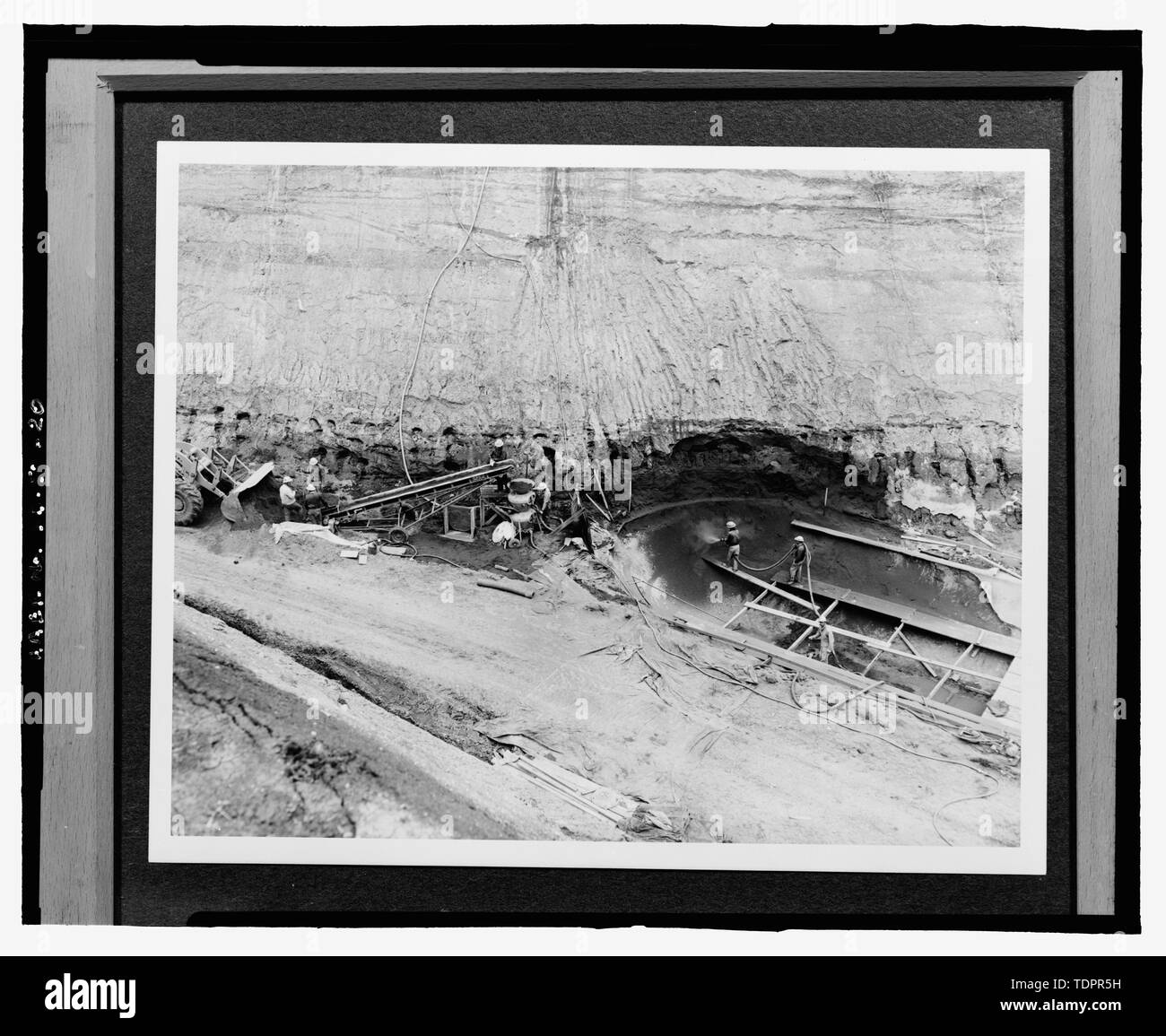 Fotografische Kopie von Foto (Ca. 1962, original Drucken im Besitz von Peter Kiewit Söhne Co., Omaha, Nebraska) Fotograf unbekannt. Ansicht der Vorbereitung für konkrete Ei von Launch Control Center - Ellsworth Air Force Base, Delta Flug, 10 km Radius um Exit 127 off Interstate 90, Innenraum, Jackson County, SD; Hess, Roise und Unternehmen, Auftragnehmer; Wegman-French, Lysa, Sender; Lyon, Robert, Fotograf; Lauber, John W, Historiker Stockfoto