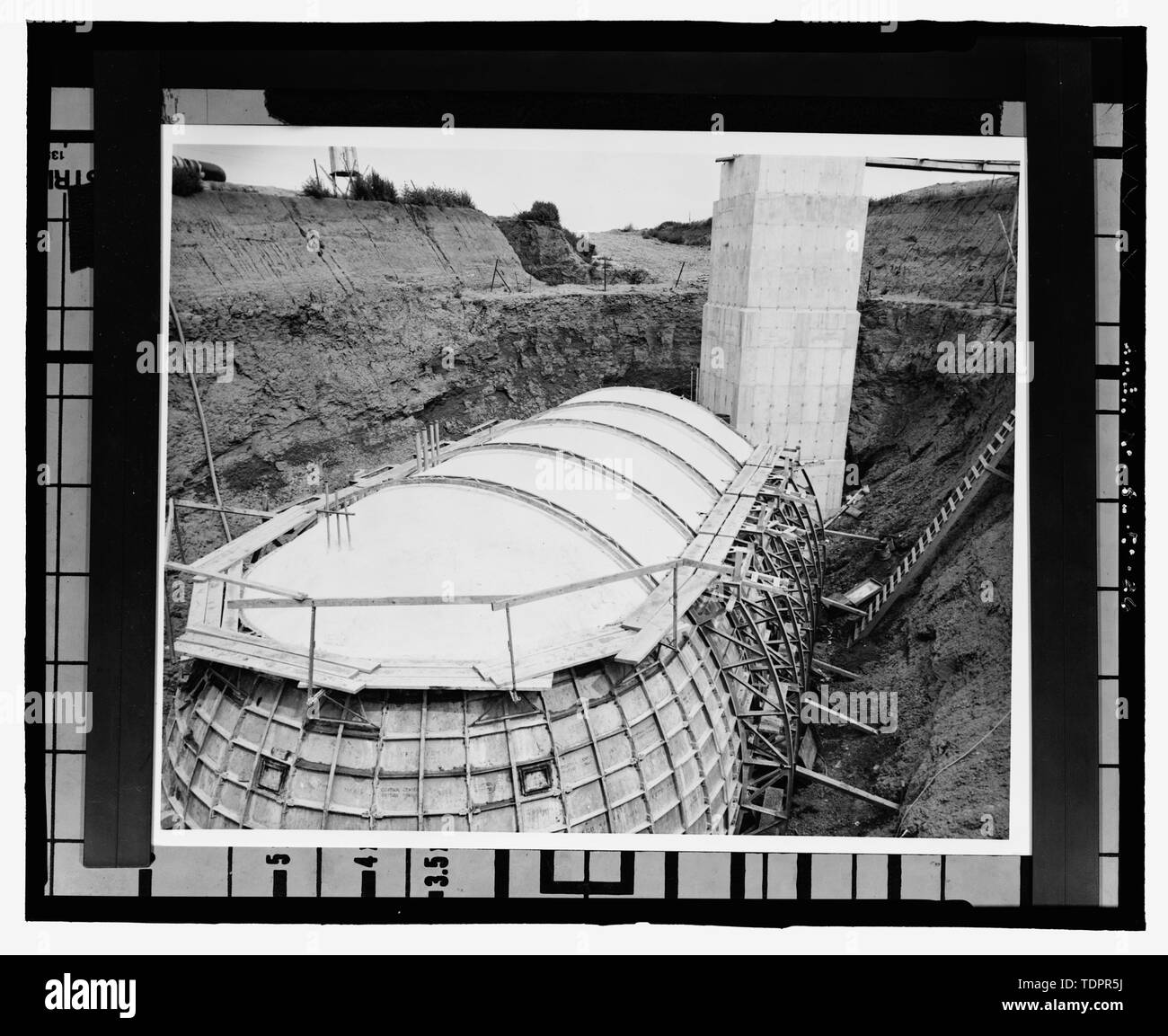 Fotografische Kopie von Foto (Ca. 1962, original Drucken im Besitz von Peter Kiewit Söhne Co., Omaha, Nebraska) Fotograf unbekannt. Blick auf ei der Launch Control Center und Aufzugschacht, Formulare noch an Ort und Stelle - Ellsworth Air Force Base, Delta Flug, 10 km Radius um Exit 127 off Interstate 90, Innenraum, Jackson County, SD; Hess, Roise und Unternehmen, Auftragnehmer; Wegman-French, Lysa, Sender; Lyon, Robert, Fotograf; Lauber, John W, Historiker Stockfoto