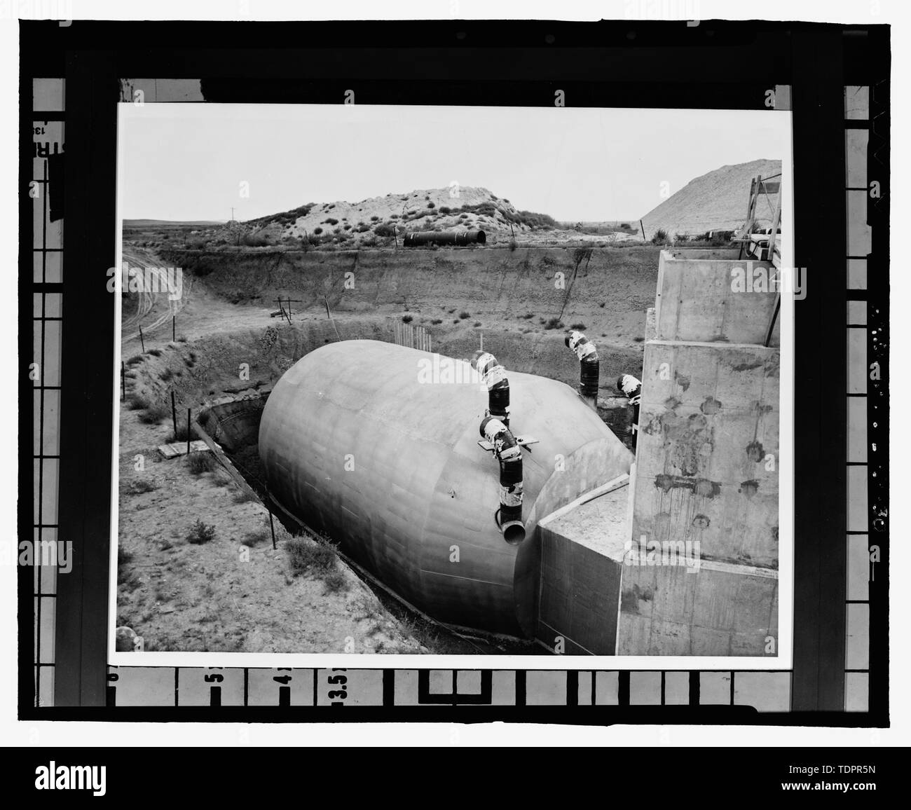 Fotografische Kopie von Foto (Ca. 1962, original Drucken im Besitz von Peter Kiewit Söhne Co., Omaha, Nebraska) Fotograf unbekannt. Blick auf ei der Launch Control Center und Aufzugschacht, Lüftungsschlitze eingebaut - Ellsworth Air Force Base, Delta Flug, 10 km Radius um Exit 127 off Interstate 90, Innenraum, Jackson County, SD; Hess, Roise und Unternehmen, Auftragnehmer; Wegman-French, Lysa, Sender; Lyon, Robert, Fotograf; Lauber, John W, Historiker Stockfoto