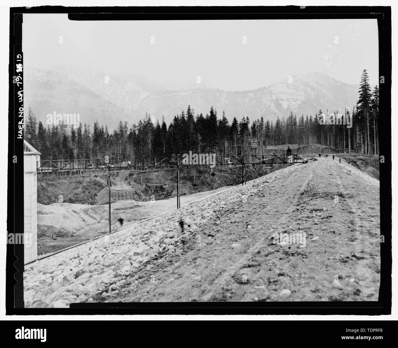 Fotografische Kopie von Foto, Fotograf unbekannt, 1. November 1912 (original Drucken bei US-Büro der Reklamation oberen Columbia Bereich Büro, Yakima, im Bundesstaat Washington). Allgemeine Ansicht von Damm, NACH OSTEN STATION 5-75, AUCH STAHL BRÜCKE ZU TORHAUS - kachess Kachess Staudamm, Fluss, 1,5 Meilen nördlich der Interstate 90, Easton, Kittitas County, WA; Avery, Christine, Sender Stockfoto