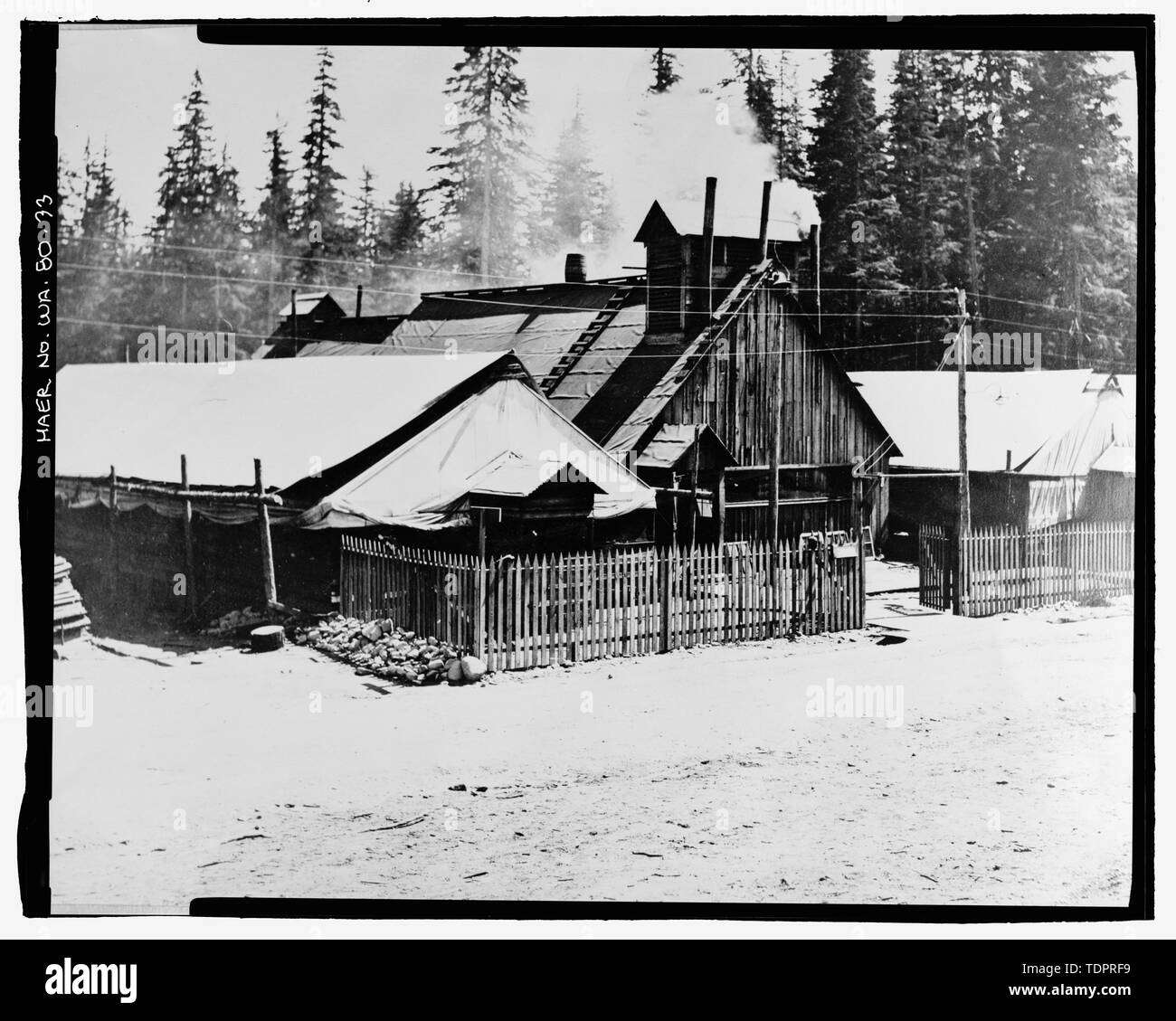 Fotografische Kopie von Foto, Fotograf unbekannt, 10. August 1914 (original Drucken bei US-Büro der Reklamation oberen Columbia Bereich Büro, Yakima, im Bundesstaat Washington). Kochen Haus und durcheinander Zelte. - Keechelus Dam, Yakima Fluss, 10 km nordwestlich von Easton, Easton, Kittitas County, WA; US-Büro der Reklamation; Edel, T A; Charles, L J; Swigart, Charles H; Baldwin, E H; Crownover, C E; Fraserdesign, Auftragnehmer; Louter, David, Sender; Fraser, Clayton B, Fotograf Stockfoto