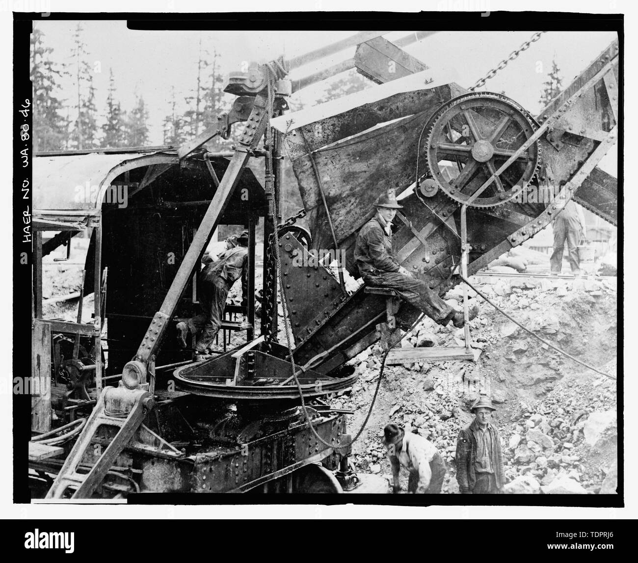 Fotografische Kopie von Foto, Fotograf unbekannt, 24. Juli 1916 (original Drucken bei US-Büro der Reklamation oberen Columbia Bereich Büro, Yakima, im Bundesstaat Washington). Regelung für die Notunterkunft für cransemen auf Bucyrus steam Shovel. - Keechelus Dam, Yakima Fluss, 10 km nordwestlich von Easton, Easton, Kittitas County, WA; US-Büro der Reklamation; Edel, T A; Charles, L J; Swigart, Charles H; Baldwin, E H; Crownover, C E; Fraserdesign, Auftragnehmer; Louter, David, Sender; Fraser, Clayton B, Fotograf Stockfoto