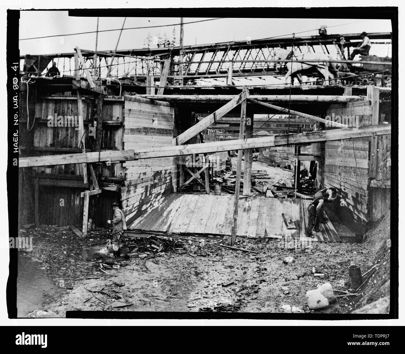 Fotografische Kopie von Foto, Fotograf unbekannt, 24. Mai 1915 (original Drucken bei US-Büro der Reklamation oberen Columbia Bereich Büro, Yakima, im Bundesstaat Washington). Auftragseingang flume bei Dam. 1. - Keechelus Dam, Yakima Fluss, 10 km nordwestlich von Easton, Easton, Kittitas County, WA; US-Büro der Reklamation; Edel, T A; Charles, L J; Swigart, Charles H; Baldwin, E H; Crownover, C E; Fraserdesign, Auftragnehmer; Louter, David, Sender; Fraser, Clayton B, Fotograf Stockfoto