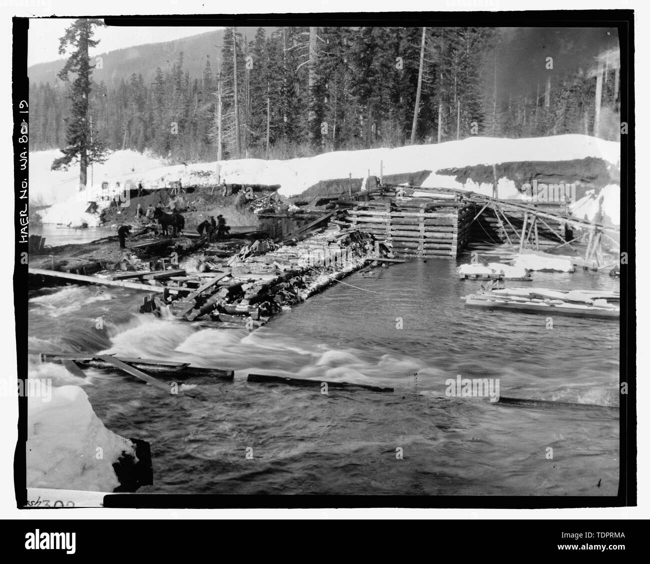 Fotografische Kopie von Foto, Fotograf unbekannt, 9. Februar 1907 (original Drucken bei US-Büro der Reklamation oberen Columbia Bereich Büro, Yakima, im Bundesstaat Washington). Keechelus Krippe-damm. Übersicht Osten angrenzen und nach der Schneeschmelze. - Keechelus Dam, Yakima Fluss, 10 km nordwestlich von Easton, Easton, Kittitas County, WA; US-Büro der Reklamation; Edel, T A; Charles, L J; Swigart, Charles H; Baldwin, E H; Crownover, C E; Fraserdesign, Auftragnehmer; Louter, David, Sender; Fraser, Clayton B, Fotograf Stockfoto