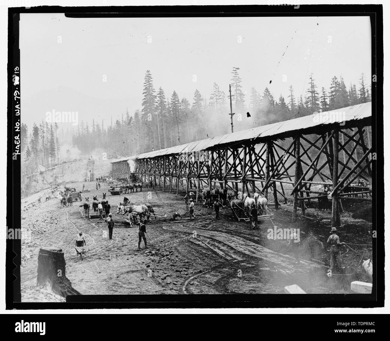 Fotografische Kopie von Foto, Fotograf unbekannt, August 1912 (original Drucken bei US-Büro der Reklamation oberen Columbia Bereich Büro, Yakima, im Bundesstaat Washington). Ein BLICK AUF DIE METHODE DER BAU VON STAUDÄMMEN - kachess Kachess Staudamm, Fluss, 1,5 Meilen nördlich der Interstate 90, Easton, Kittitas County, WA; Avery, Christine, Sender Stockfoto