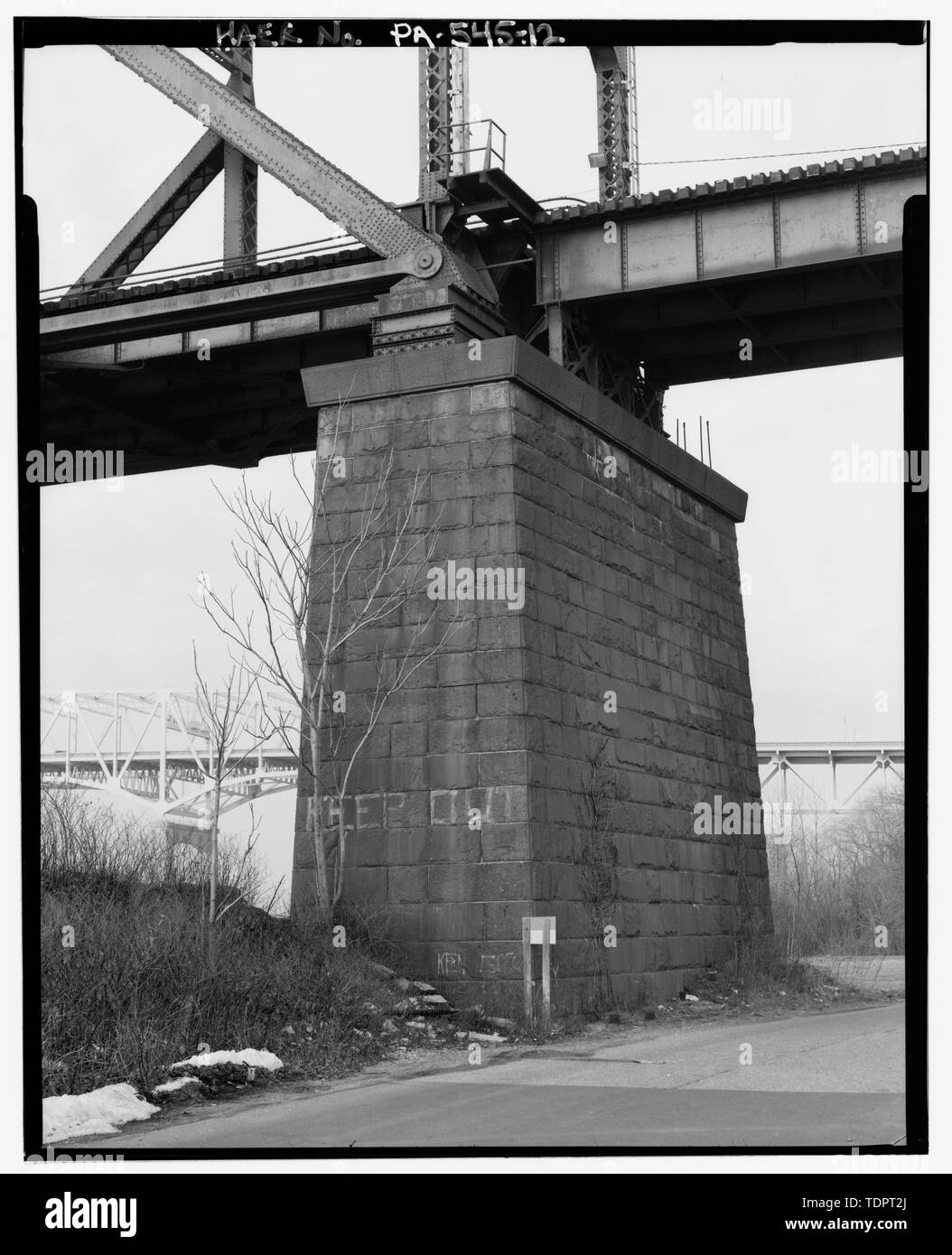 Am Pier ost Ende - Pennsylvania und New Jersey Railroad, Delaware River Bridge, Spanning Delaware River, südlich von Betsy Ross Brücke (State Route 90), Philadelphia, Philadelphia County, PA; Brown, William H; Pratt, William A; Hardesty und Hannover; A. und S. Roberts; Pencoyd Iron Works; U.S. Steel Corporation; Charles A. Sims und Unternehmen; Drake und Stratton Firma; s. McManus Firma; John F. Casey Firma; Pennsylvania und New Jersey Railroad; Pennsylvania Railroad; konsolidierte Rail Corporation (CONRAIL); Norfolk Southern Railroad; CSX Transport; DeLony, Eric N, Projektleiter; Pennsyl Stockfoto