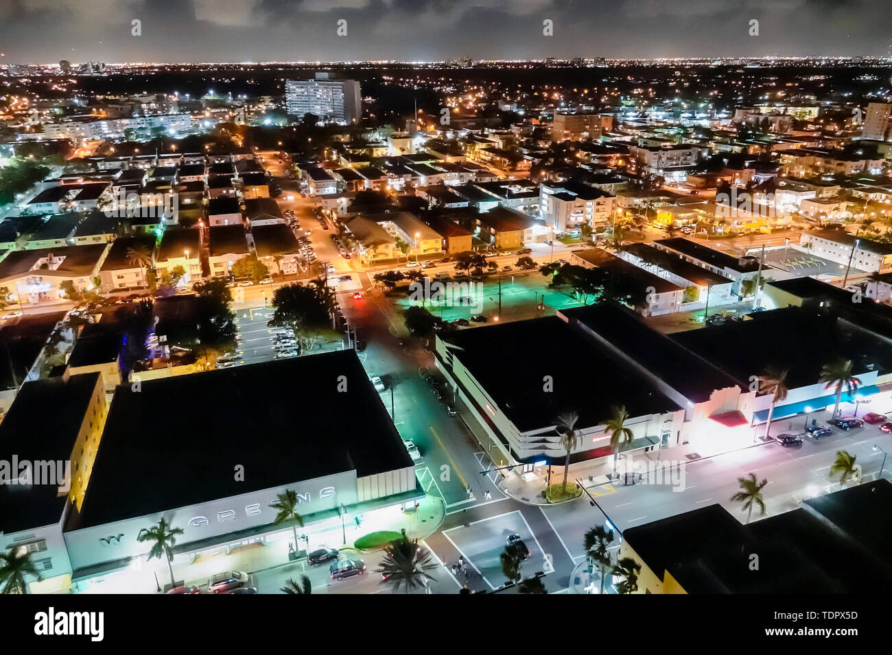 Miami Beach Florida, North Beach, North Shore Historic District, Abenddämmerung, Luftaufnahme von oben, Straßenraster, Dächer, Skyline der Stadt, FL190104010 Stockfoto