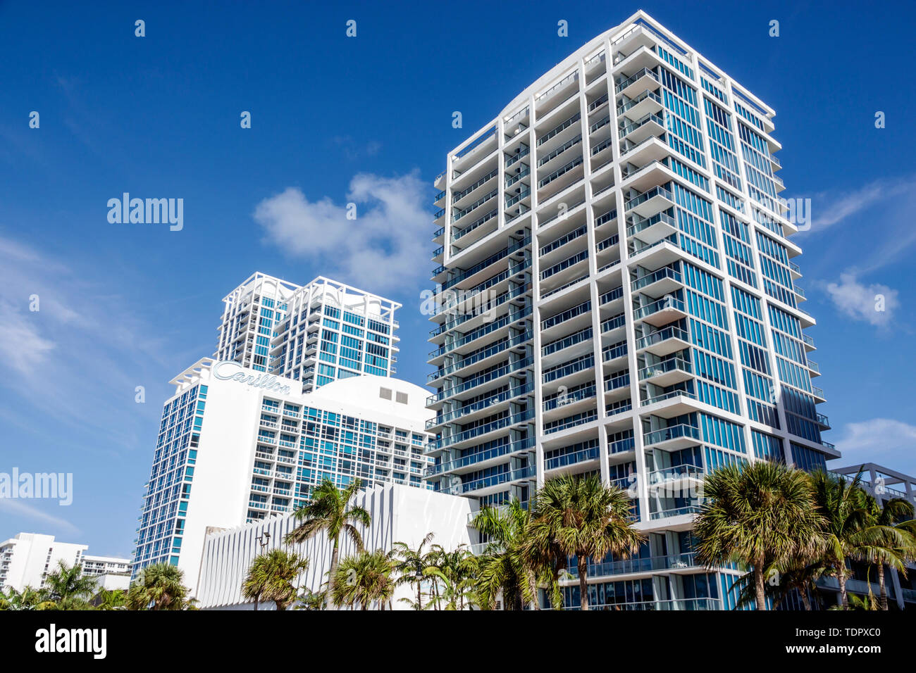Miami Beach Florida, Collins Avenue, Carillon Residences North Tower Hotel Resort Wellness Spa, Luxus-Wohnanlagen in Hochhäusern, Außenfassade von zeitgemäßem MIMO Stockfoto