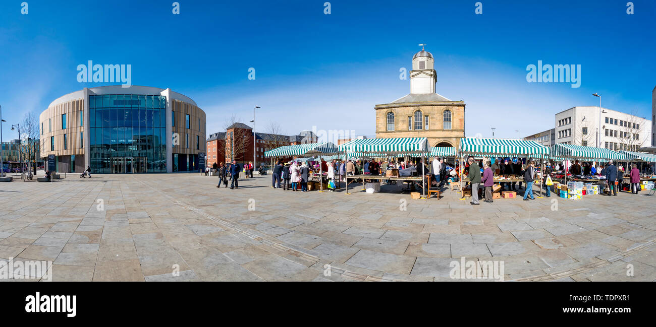 Markt in einem stadtplatz geöffnet; South Shields, Tyne und Wear, England Stockfoto