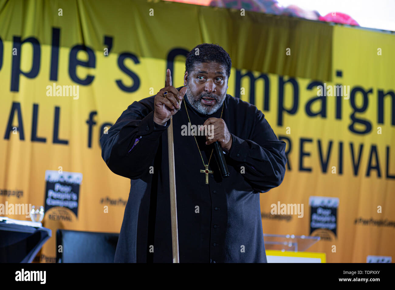 Washington Dc, USA. 17 Juni, 2019. Neun Kandidaten Präsidentschaftswahlen Demokratischen??? sprach am Eröffnungstag der armen Menschen an der Kampagne von Drei-? Tag moralisches Handeln Kongress. ???,?, Die von der Drehzahl angeführt. Dr. William Friseur II und Dr. Liz Theoharis?,? ? Schließt? Schulungen organisieren??? ? Stromversorgung in einkommensschwachen Gemeinden überall im Land zu errichten und eine Anhörung vor dem Haus Haushaltsausschusses.? Quelle: Michael Nigro/Pacific Press/Alamy leben Nachrichten Stockfoto