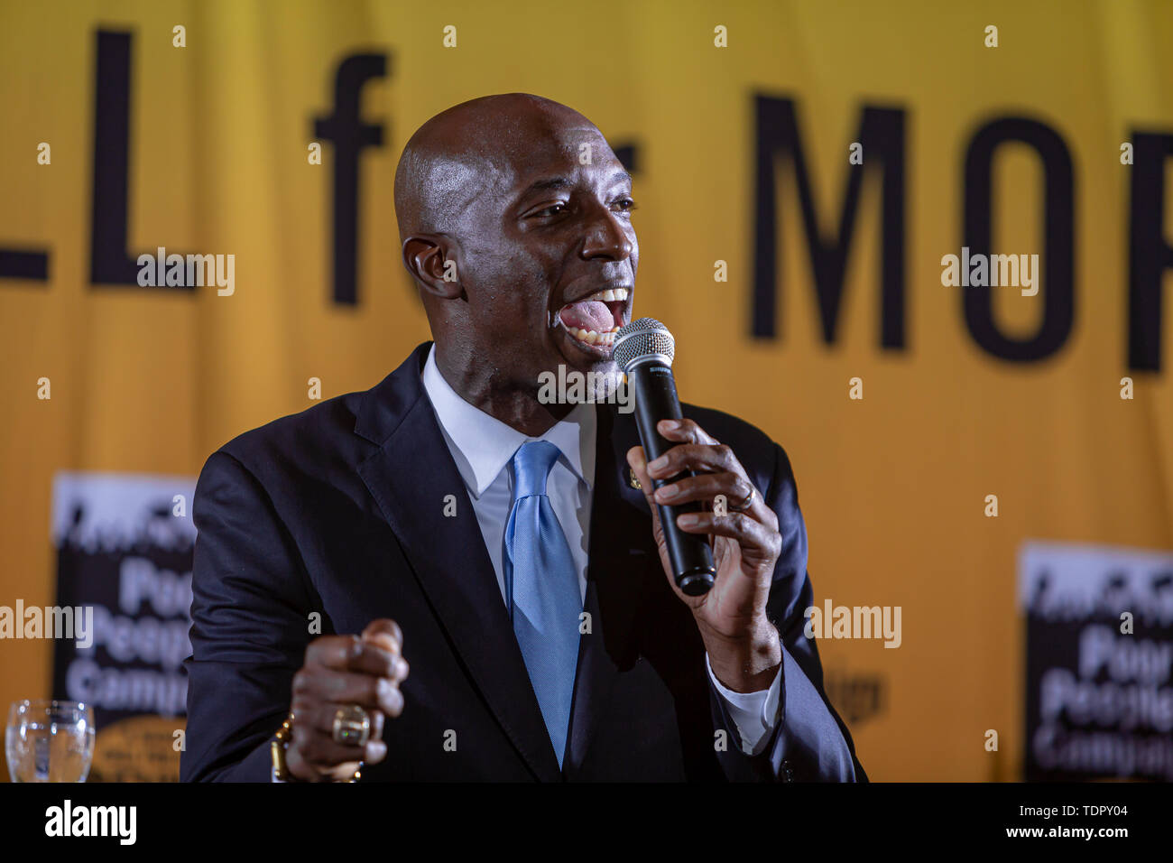 Demokratische Präsidentschaftswahlen?? Kandidat Miramar, Fla. Bürgermeister Wayne Messam auf die armen Leute die Kampagne des sittlichen Handelns Kongress?.? Am 17. Juni 2019, neun demokratischen Präsidentschaftswahlen Kandidaten??? sprach am Eröffnungstag der armen Menschen an der Kampagne von Drei-? Tag moralisches Handeln Kongress. ???,?, Die von der Drehzahl angeführt. Dr. William Friseur II und Dr. Liz Theoharis?,? ? Schließt? Schulungen organisieren??? ? Stromversorgung in einkommensschwachen Gemeinden überall im Land zu errichten und eine Anhörung vor dem Haus Haushaltsausschusses.? (Foto von Michael Nigro/Pacific Press) Stockfoto