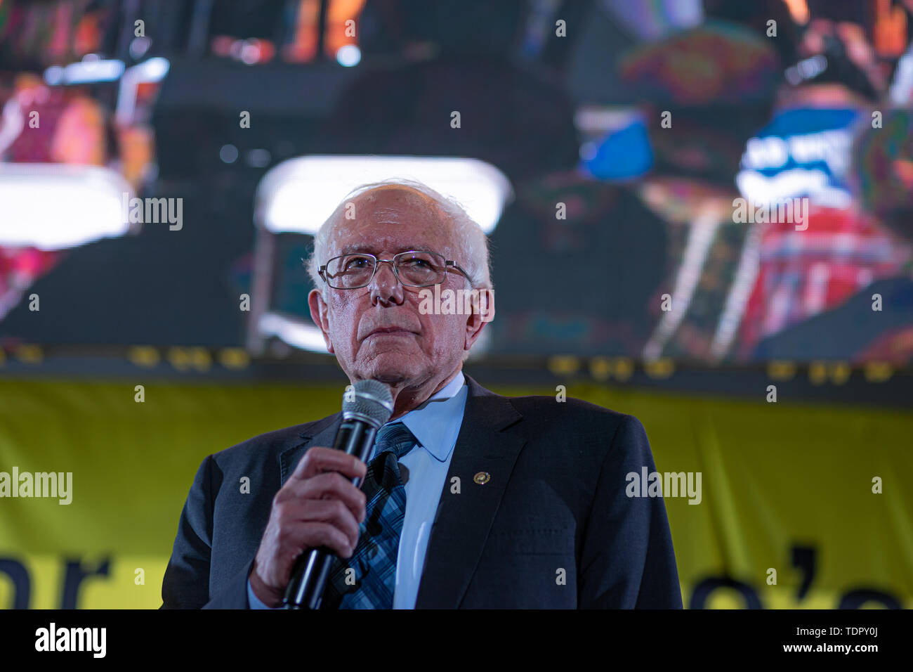 Washington Dc, USA. 17 Juni, 2019. Demokratische Präsidentschaftswahlen?? Kandidat Bernie Sanders (D-VT)? ? An die armen Leute die Kampagne des sittlichen Handelns Kongress. Am 17. Juni 2019, neun demokratischen Präsidentschaftswahlen Kandidaten??? sprach am Eröffnungstag der armen Menschen an der Kampagne von Drei-? Tag moralisches Handeln Kongress. ???,?, Die von der Drehzahl angeführt. Dr. William Friseur II und Dr. Liz Theoharis?,? ? Schließt? Schulungen organisieren??? ? Stromversorgung in einkommensschwachen Gemeinden überall im Land zu errichten und eine Anhörung vor dem Haus Haushaltsausschusses.? Quelle: Michael Nigro/Pacific Press/Alamy leben Nachrichten Stockfoto
