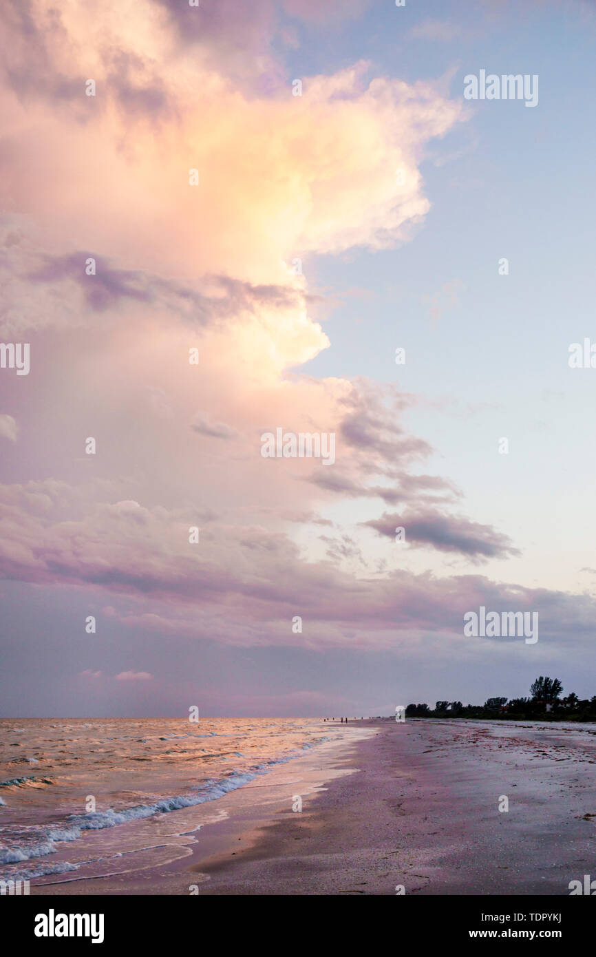 Sanibel Island Florida, Golf von Mexiko Küste, Strand, Wolken, Küste, Dämmerung, Sonnenuntergang, FL190508039 Stockfoto