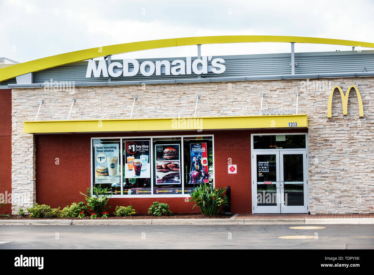 Florida, Arcadia, McDonald's, Restaurants, Restaurants, Restaurants, Restaurants, Restaurants, Cafés, Fast Food, Außengebäude, neues Design, Vordereingang, FL190512012 Stockfoto