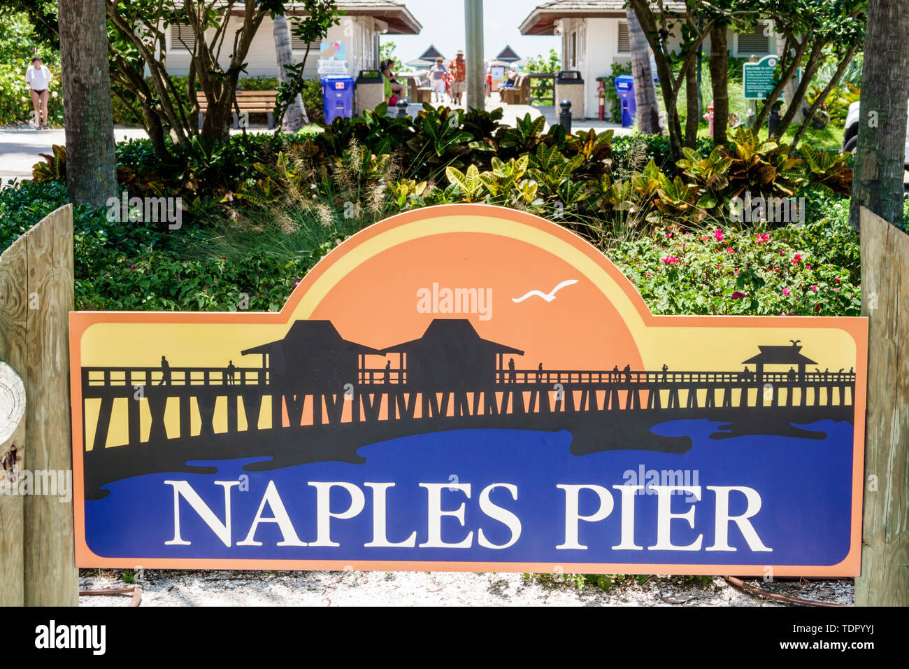 Florida, Golfküste, Golf von Mexiko, Neapel, Naples Pier, Wahrzeichen, Attraktion, Schild, FL190512039 Stockfoto