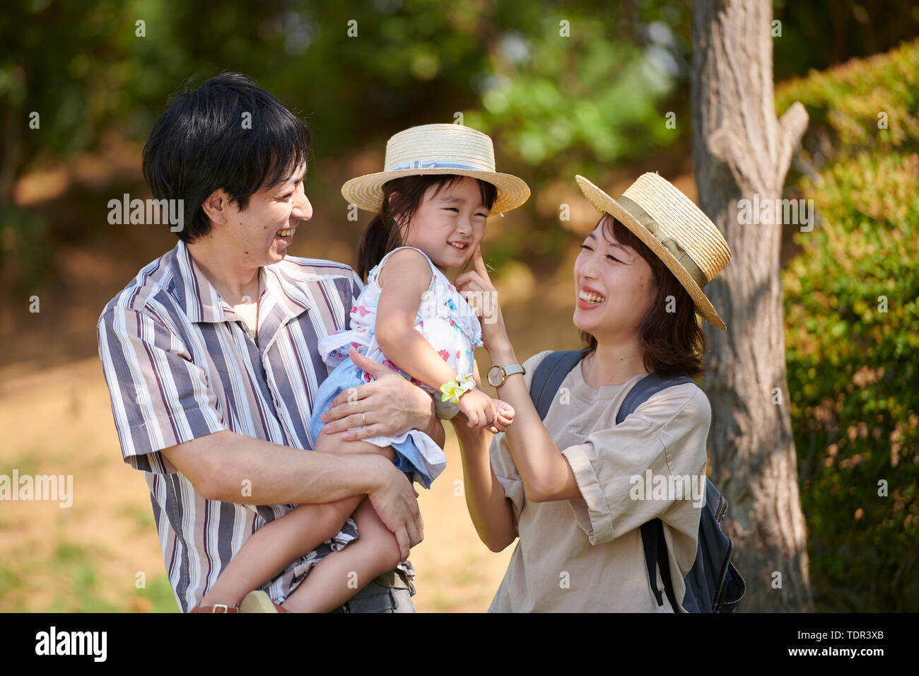 Japanische Familie in einem Stadtpark Stockfoto