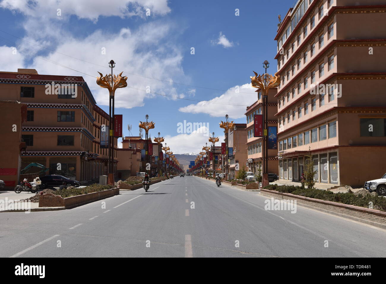 Im April 2019 auf sichuan-tibet Highway 318 National Highway, Litang County fotografiert. Stockfoto