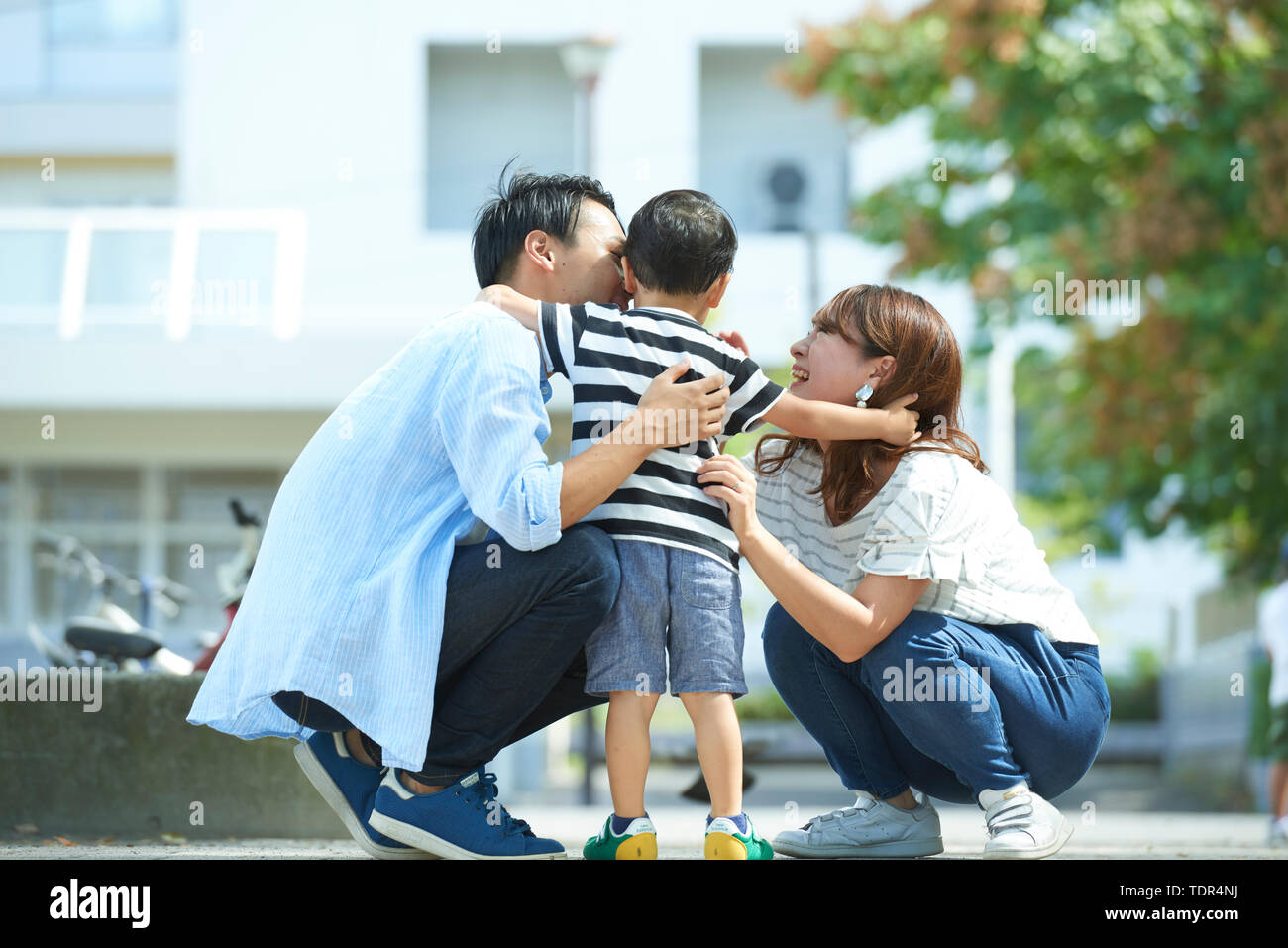 Japanische Familie in einem Stadtpark Stockfoto