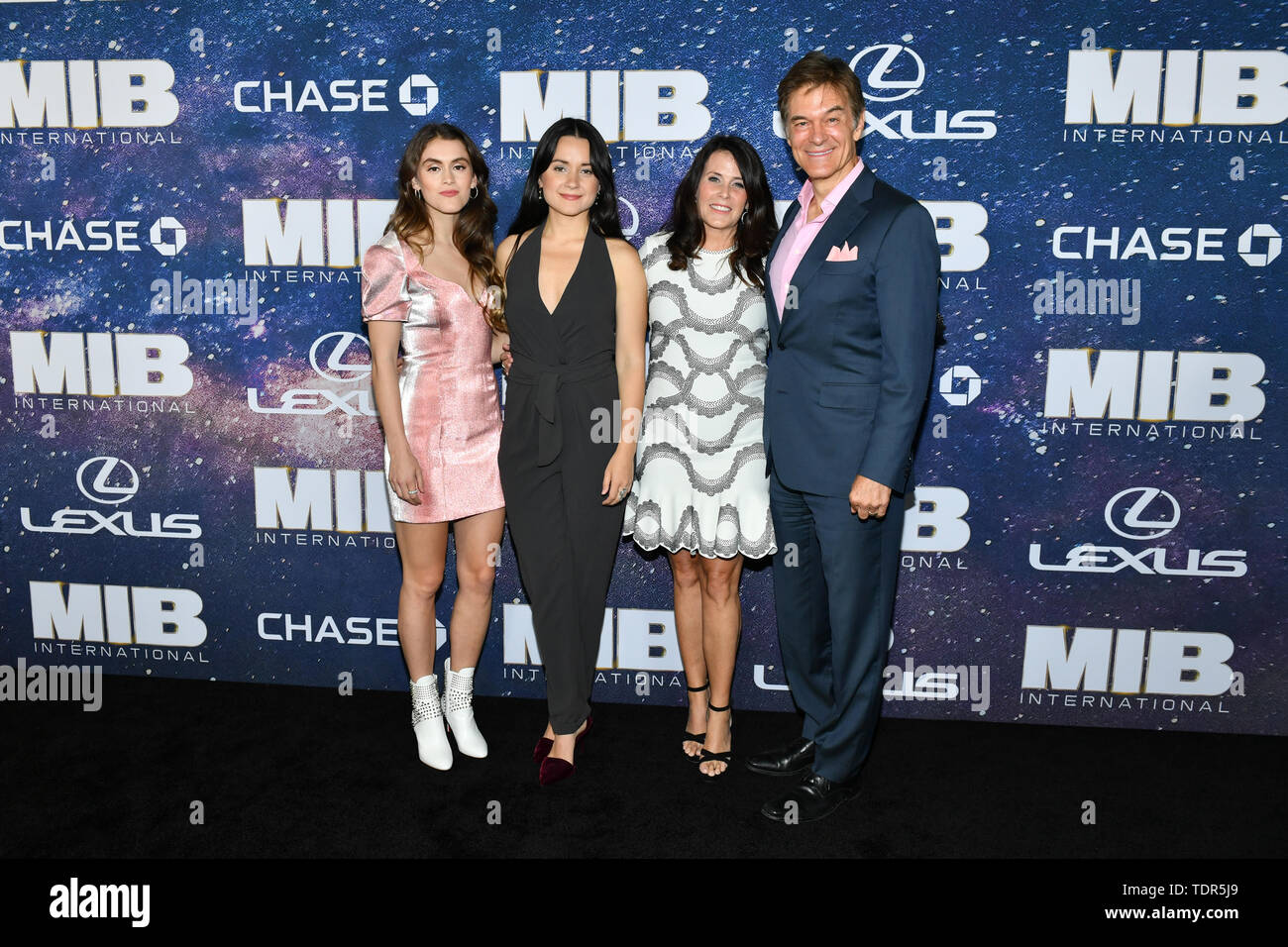 Dr. Mehmet Oz besucht die 'Men In Black International' Weltpremiere auf AMC Loews Lincoln Square 13 Am 11. Juni 2019 in New York City. Stockfoto