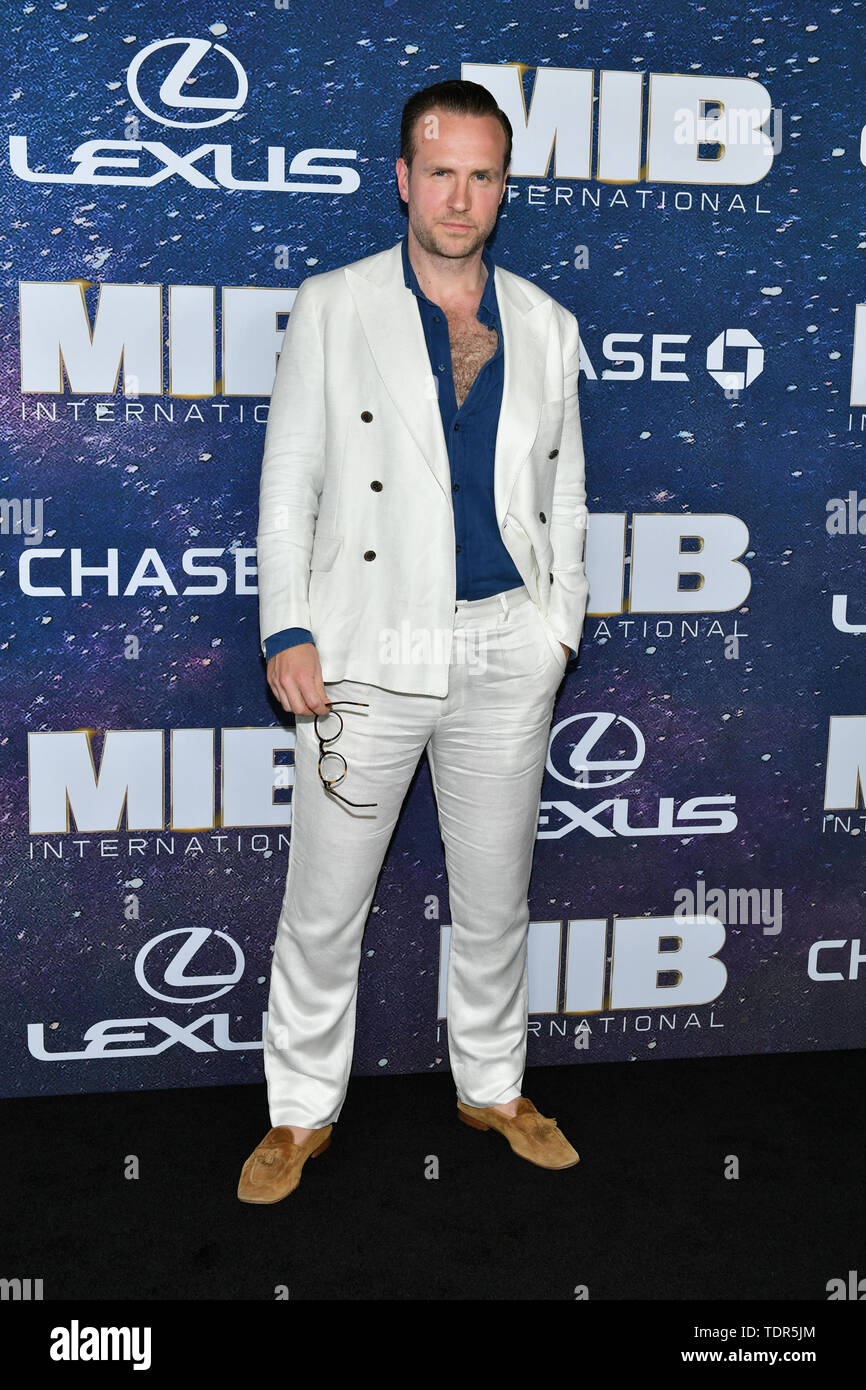Rafe Spall besucht die 'Men In Black International' Weltpremiere auf AMC Loews Lincoln Square 13 Am 11. Juni 2019 in New York City. Stockfoto