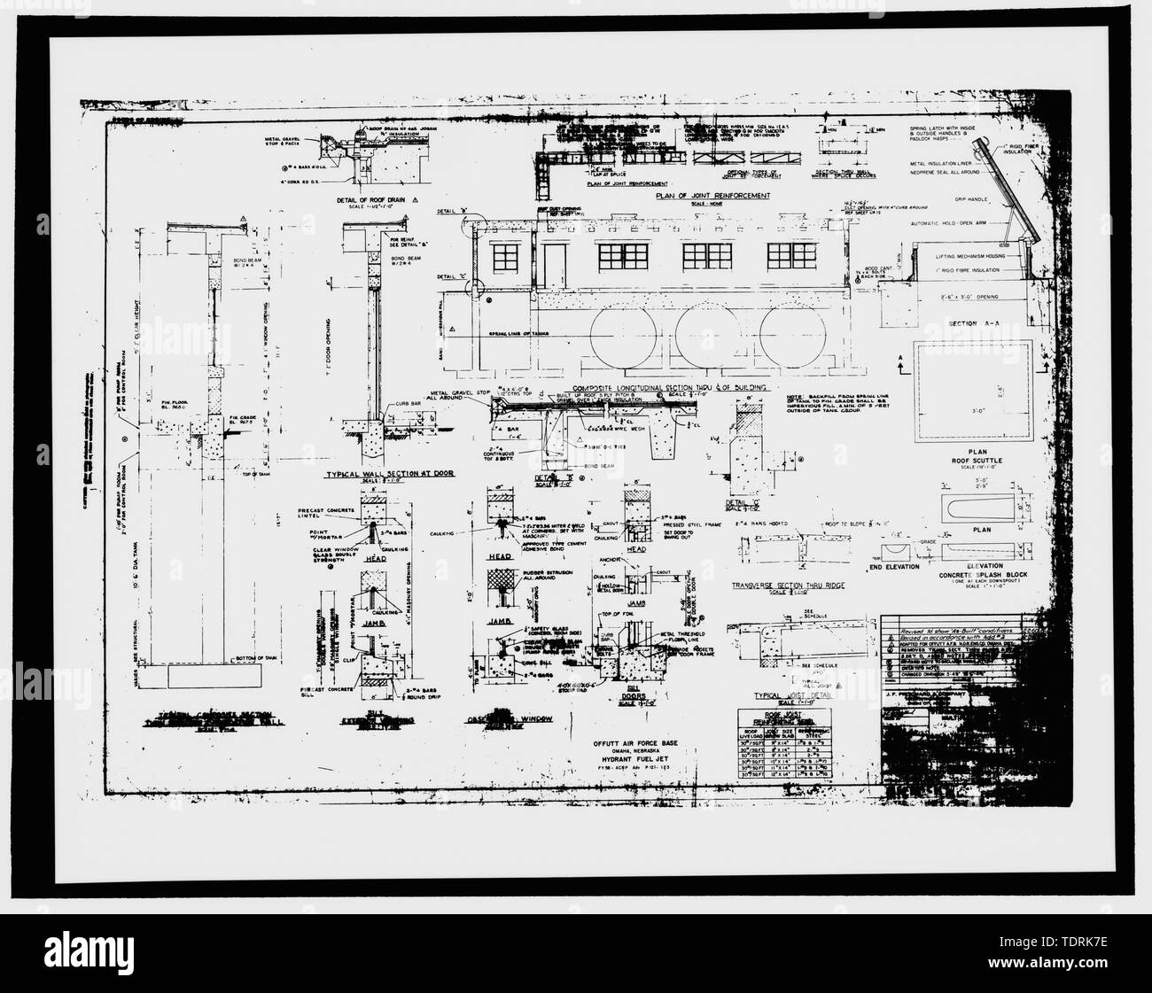 Fotografische Kopie der Konstruktionszeichnung 1958 (ursprüngliche Zeichnung in Gebäude 301, Offutt AFB, Bellevue, Nebraska). Schnitte und Details, beide Gebäude. - Offutt Air Force Base, Looking Glass Airborne Command Post, Hydrauliköl Gebäude, nordöstlich von Looking Glass Avenue an der südwestlichen Seite von Project Looking Glass Historic District, Bellevue, Sarpy County, NE Stockfoto