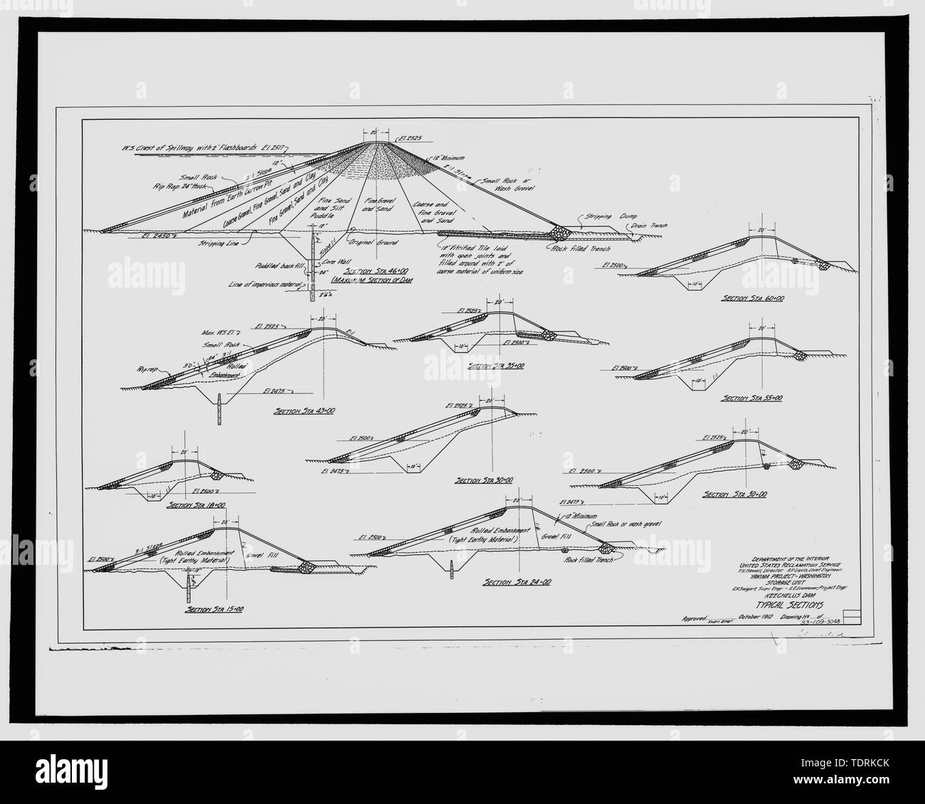 Fotografische Kopie der Konstruktionszeichnung, US-Reklamation Service, Oktober 1912 (Original Zeichnung an US-Büro der Reklamation oberen Columbia Bereich Büro, Yakima, im Bundesstaat Washington). Keechelus Dam-typische Abschnitte. - Keechelus Dam, Yakima Fluss, 10 km nordwestlich von Easton, Easton, Kittitas County, WA; US-Büro der Reklamation; Edel, T A; Charles, L J; Swigart, Charles H; Baldwin, E H; Crownover, C E; Fraserdesign, Auftragnehmer; Louter, David, Sender; Fraser, Clayton B, Fotograf Stockfoto