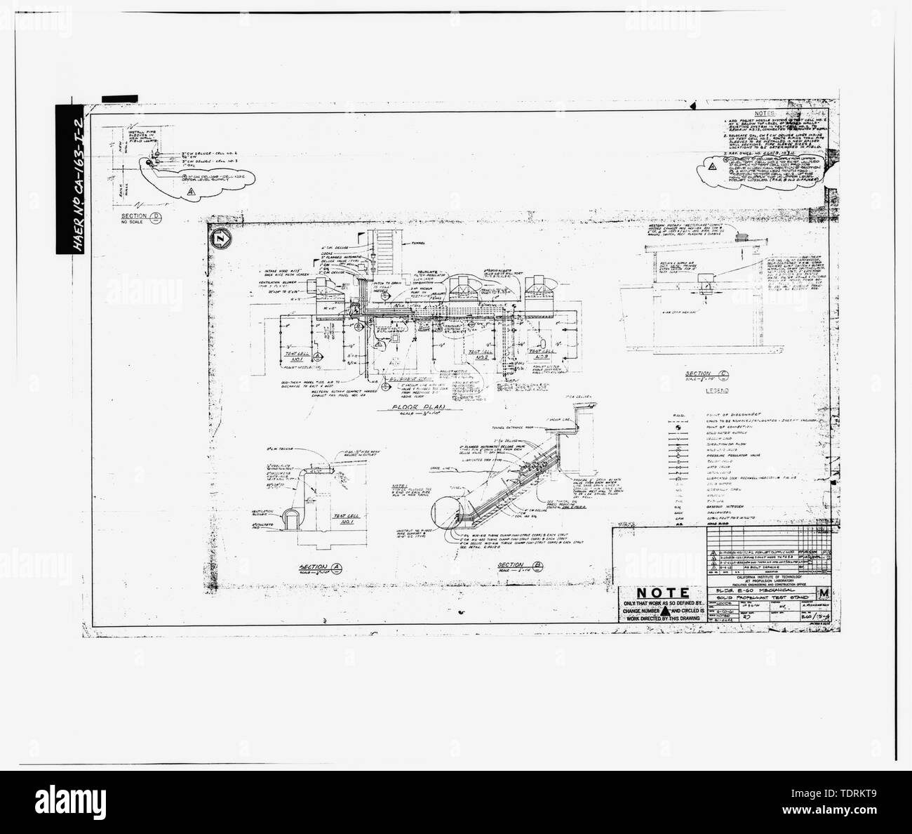 Fotografische Kopie der technischen Zeichnung, Mechanische Systeme in Plan und Abschnitte der Prüfstand 'E', einschließlich Tunnel Eingang. Kalifornien Institut für Technologie, Jet Propulsion Laboratory, Anlagenbau 'Bldg. E-60, Mechanik, Festtreibstoff Prüfstand", Blatt E 60-13-4, 20. Juni 1961. - Jet Propulsion Laboratory Edwards, Prüfstand E, der Edwards Air Force Base, Bor, Kern County, CA Stockfoto