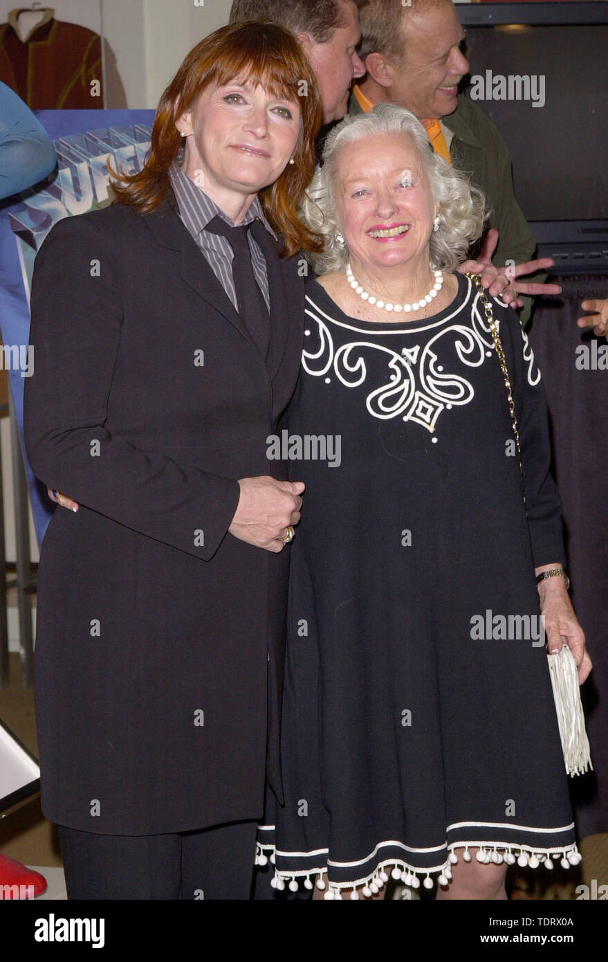 Mai 01, 2001, Los Angeles, Kalifornien, USA; Schauspieler, Margot Kidder (Lois Lane) & NOEL NEILL (original Lois Lane) @ die DVD-Veröffentlichung der Filme uperman'. (Bild: © Chris Delmas/ZUMA Draht) Stockfoto