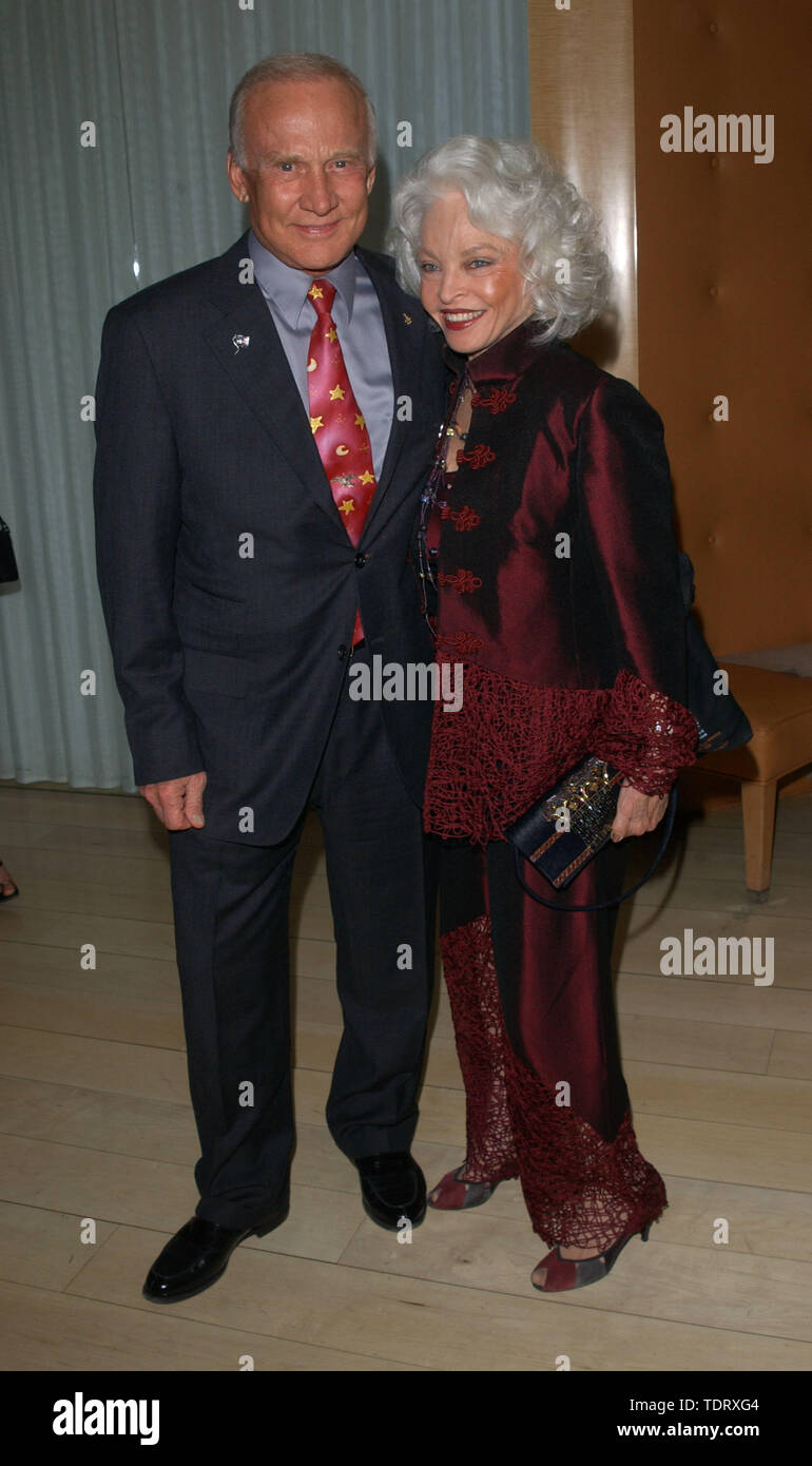Feb 21, 2002; Los Angeles, Kalifornien, USA; Astronaut Buzz Aldrin + Frau @ Minnelli/gest. Verlobungsfeier statt @ das Mondrian Hotel.. (Bild: Â© Chris Delmas/ZUMA Draht) Stockfoto