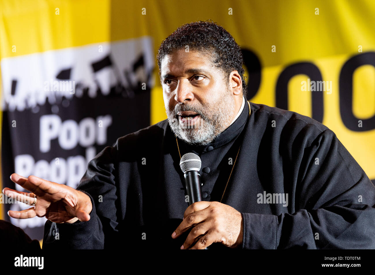 Washington, United States. 17 Juni, 2019. Pfr. Dr. William J. Friseur II auf die armen Leute des sittlichen Handelns Kongress statt, an der Trinity Washington University in Washington, DC am 17. Juni 2019. Credit: SOPA Images Limited/Alamy leben Nachrichten Stockfoto