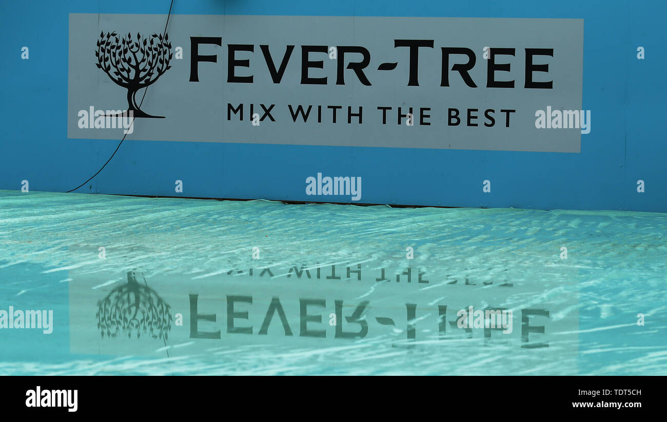 London, Großbritannien. Juni, 2019 18. LONDON, ENGLAND - Juni 18: Regen spielen während der Tag 2 des Fever-Tree Meisterschaften im Queens Club am 18. Juni 2018 in London, Vereinigtes Königreich. Credit: Aktion Foto Sport/Alamy leben Nachrichten Stockfoto