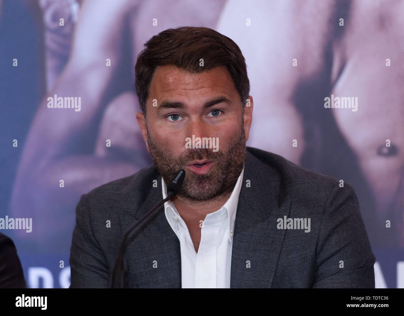 London, Großbritannien. 19 Jun, 2019. Eddie Hearn während Matchroomboxing präsentiert Conor Benn vs Jussi Koivula - WBA Continental Welterweight Championship - Pressekonferenz im Courthouse Hotel am Mittwoch, Juni 19, 2019 in London, Vereinigtes Königreich. (Nur redaktionelle Nutzung, eine Lizenz für die gewerbliche Nutzung erforderlich. Keine Verwendung in Wetten, Spiele oder einer einzelnen Verein/Liga/player Publikationen.) Credit: Taka G Wu/Alamy leben Nachrichten Stockfoto