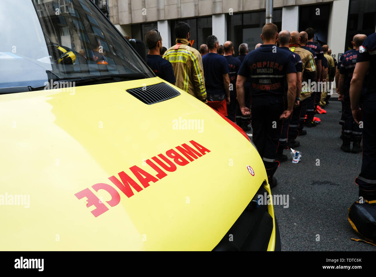 Brüssel, Belgien. 19. Juni 2019. Feuerwehrmänner beteiligen Sie sich an den Protest gegen den laufenden Lohnkürzungen und die Politik der Regierung. Credit: ALEXANDROS MICHAILIDIS/Alamy leben Nachrichten Stockfoto