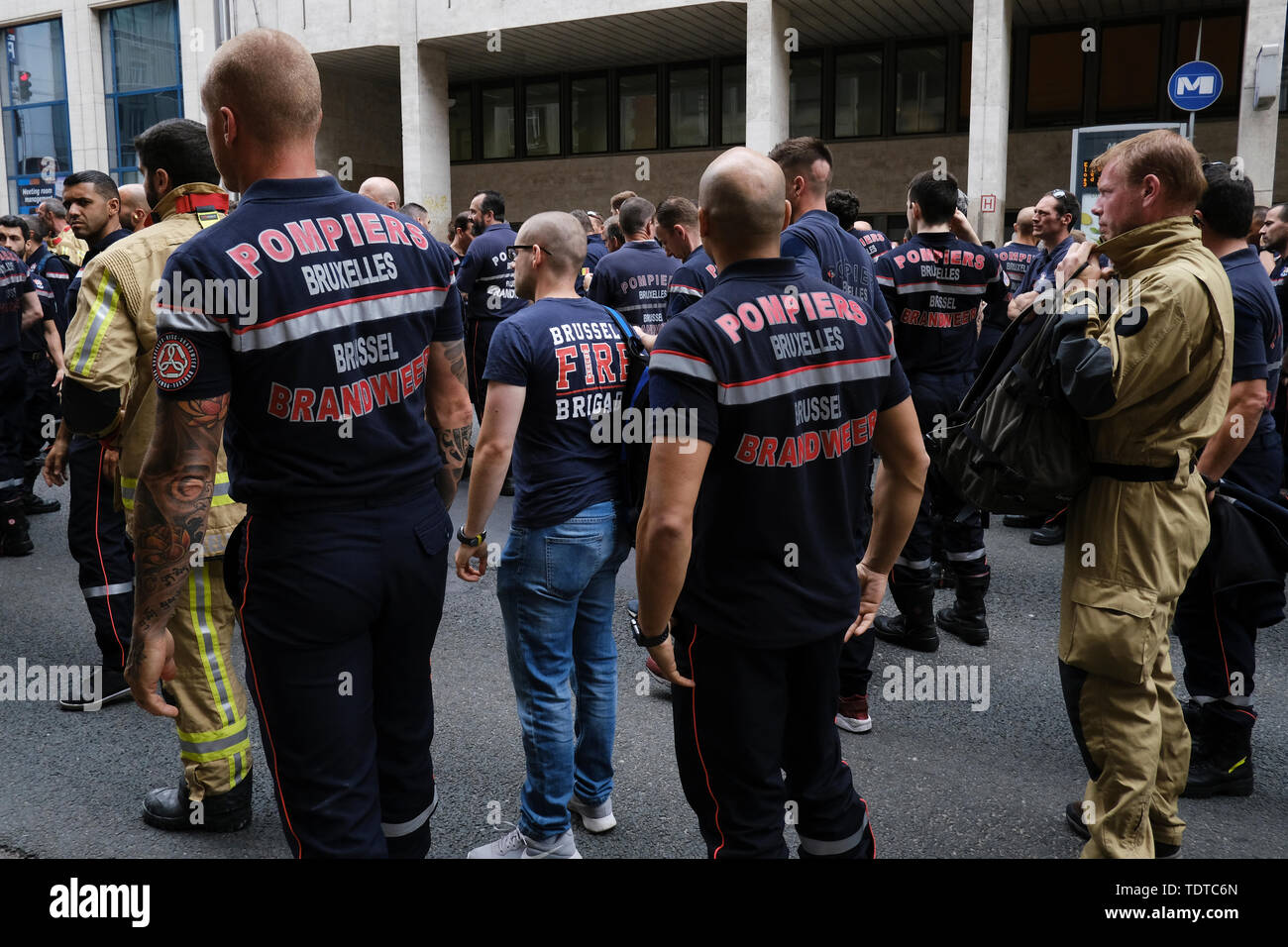 Brüssel, Belgien. 19. Juni 2019. Feuerwehrmänner beteiligen Sie sich an den Protest gegen den laufenden Lohnkürzungen und die Politik der Regierung. Credit: ALEXANDROS MICHAILIDIS/Alamy leben Nachrichten Stockfoto