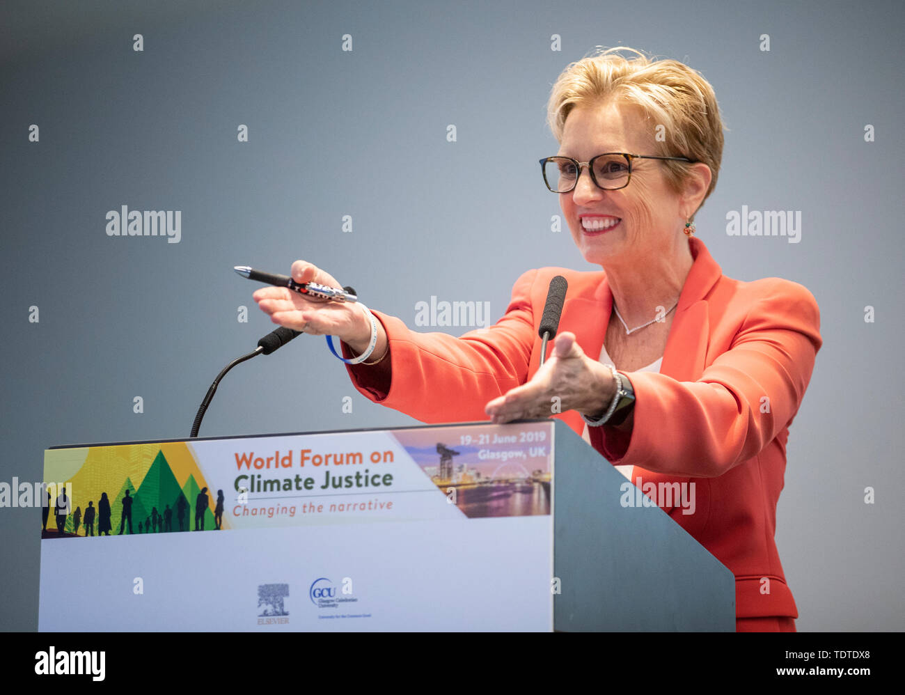 Der Menschenrechtler Dr. Kerry Kennedy Adressen führende Klimawandel Wissenschaftler der Welt Forum für Klimagerechtigkeit an der Glasgow Caledonian University, Glasgow. Stockfoto
