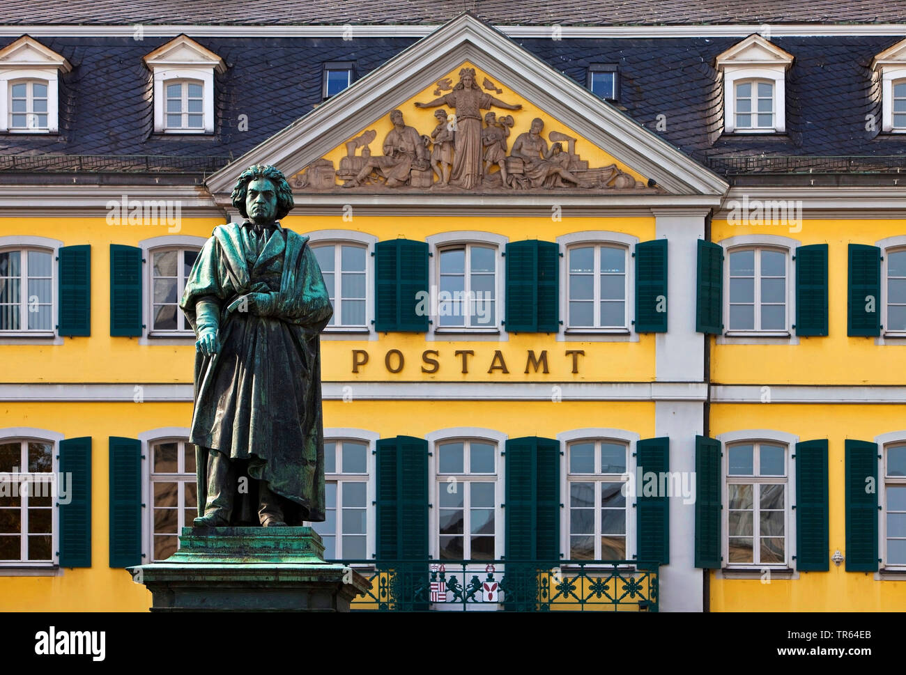 Beethoven Denkmal auf dem Münsterplatz vor General Post Office, Deutschland, Nordrhein-Westfalen, Bonn Stockfoto