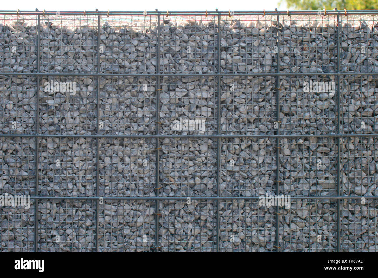 Gabionen Wand mit Kalksteinen, Deutschland Stockfoto