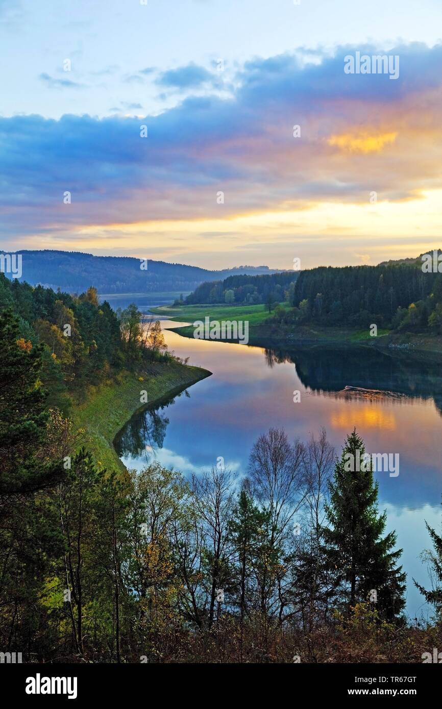Reservoir Grosse Dhuenntalsperre, Deutschland, Nordrhein-Westfalen, Bergisches Land, Wermelskirchen Stockfoto