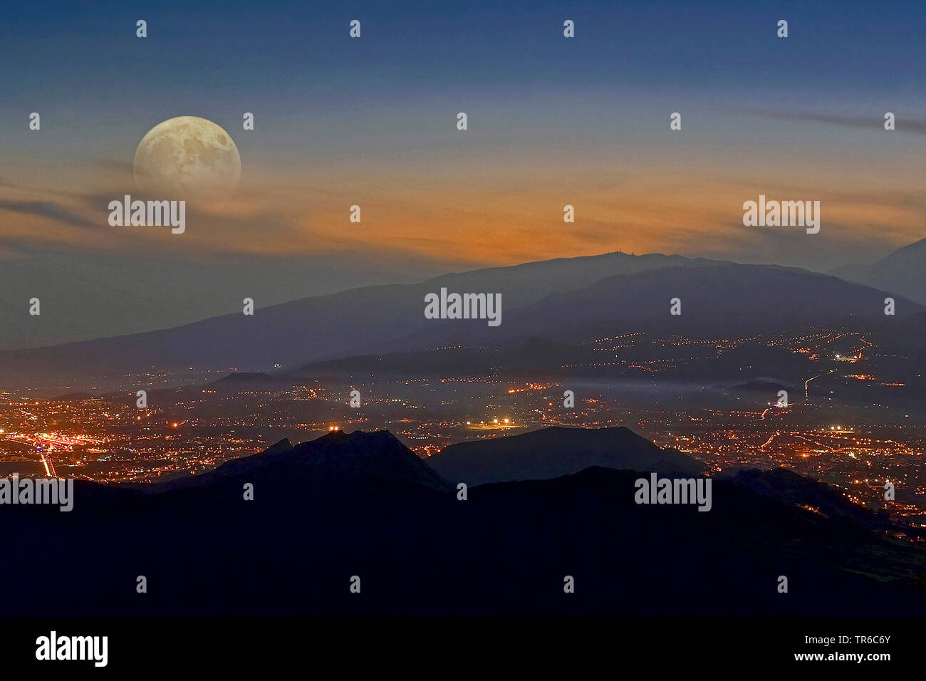 Vollmond über den Berg Teide, Santa Cruz, Kanarische Inseln, Teneriffa Stockfoto