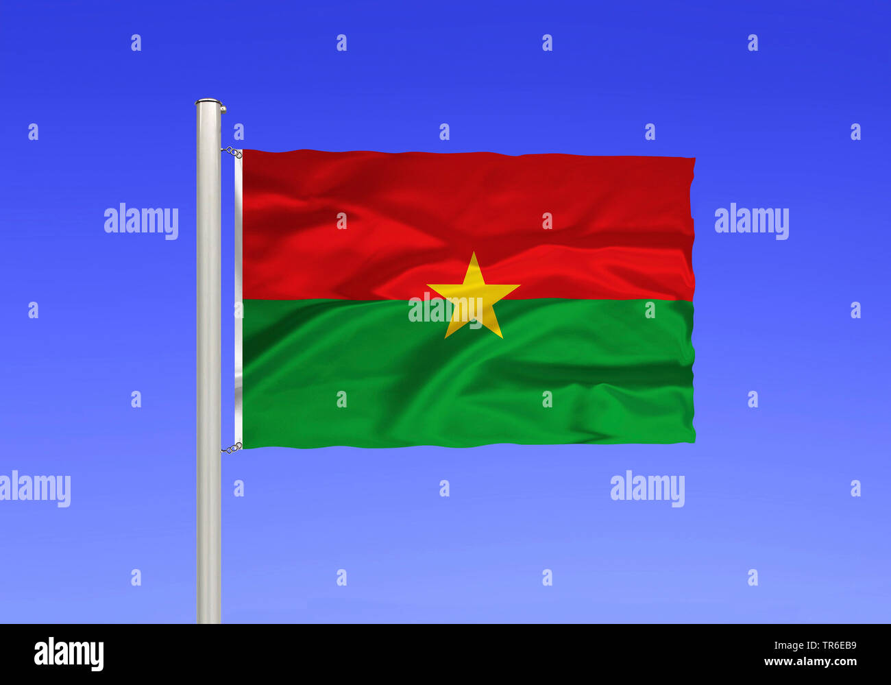 Flagge Burkina Faso gegen den blauen Himmel, Burkina Faso Stockfoto